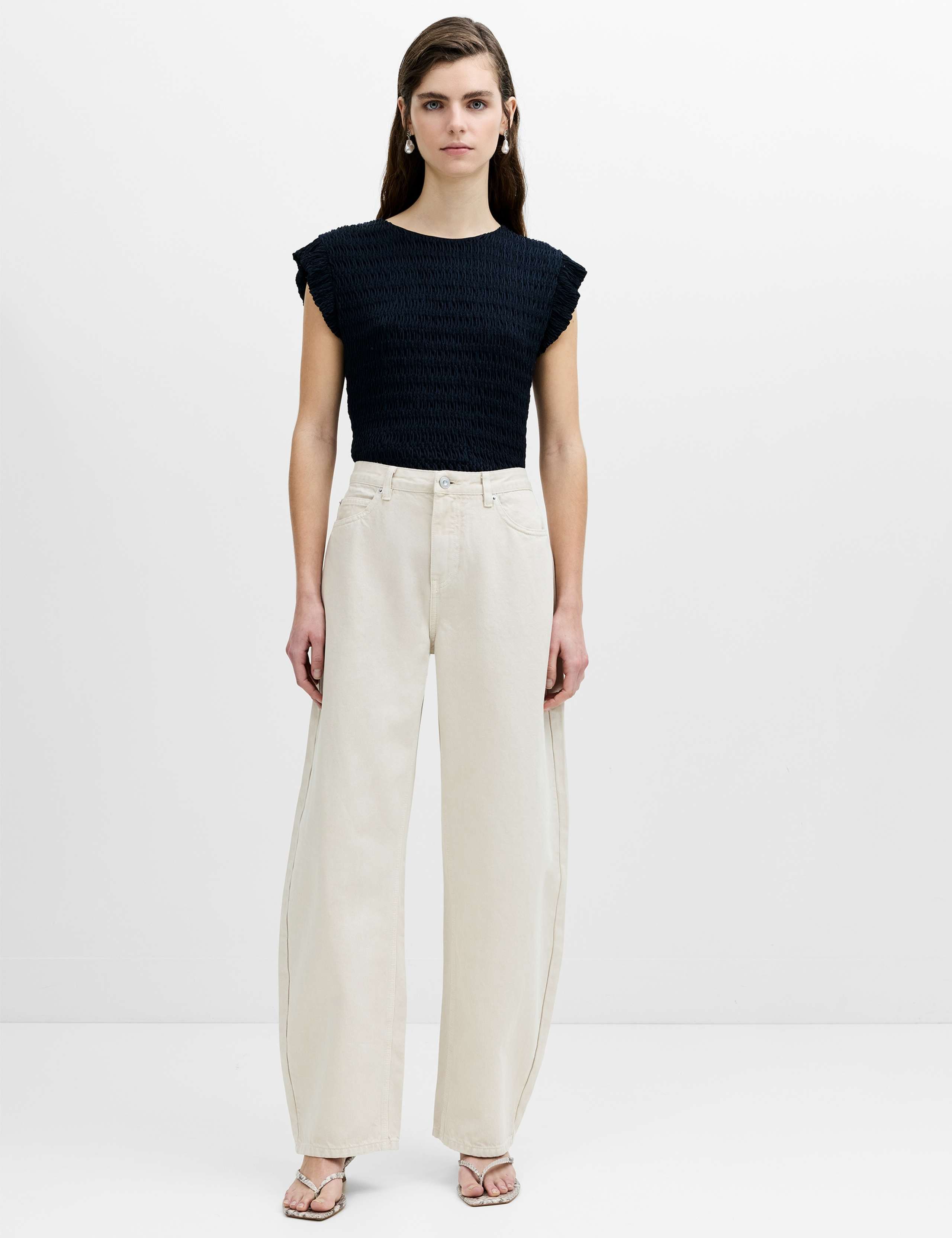 Mid Rise Barrel Jeans
