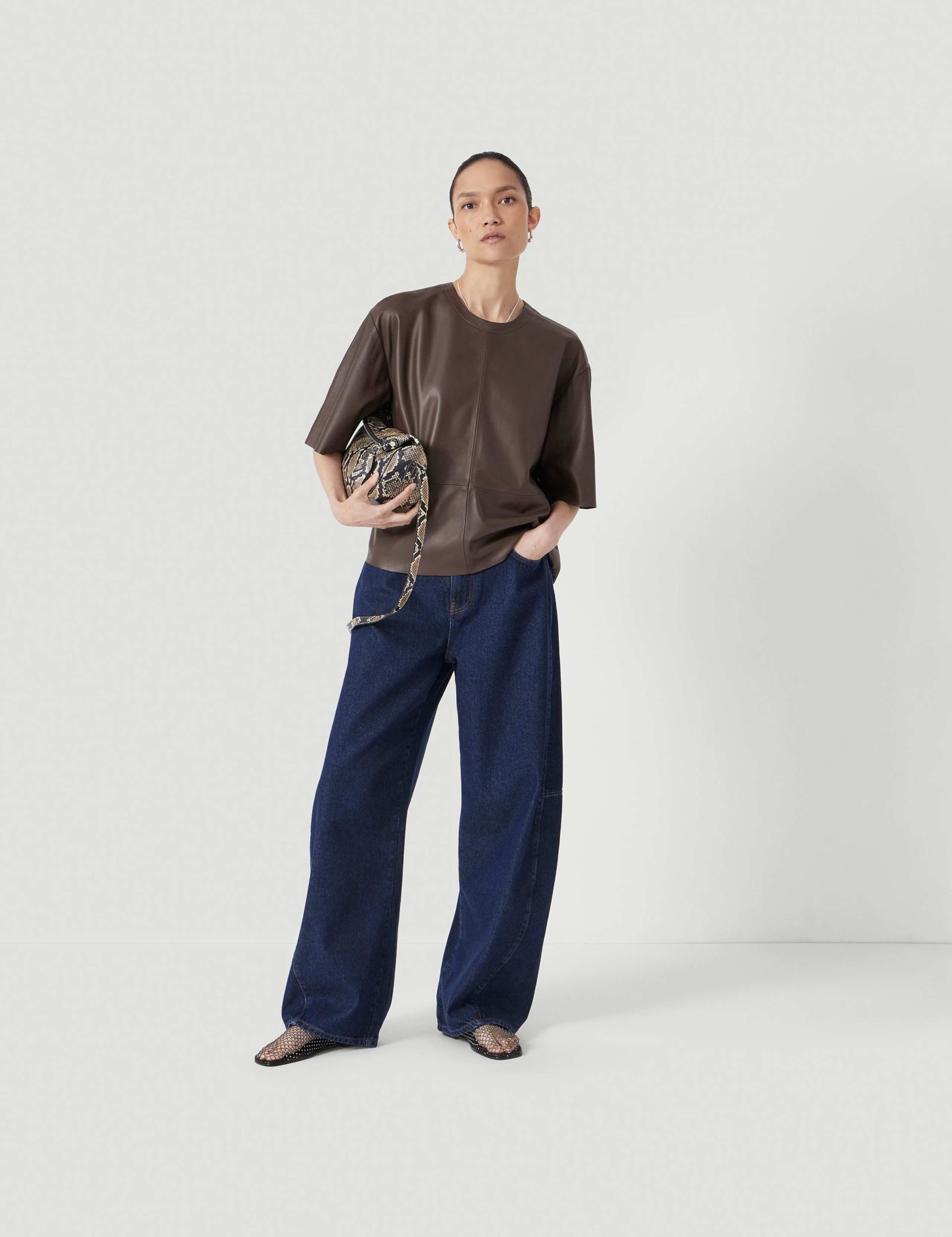 Mid Rise Barrel Jeans