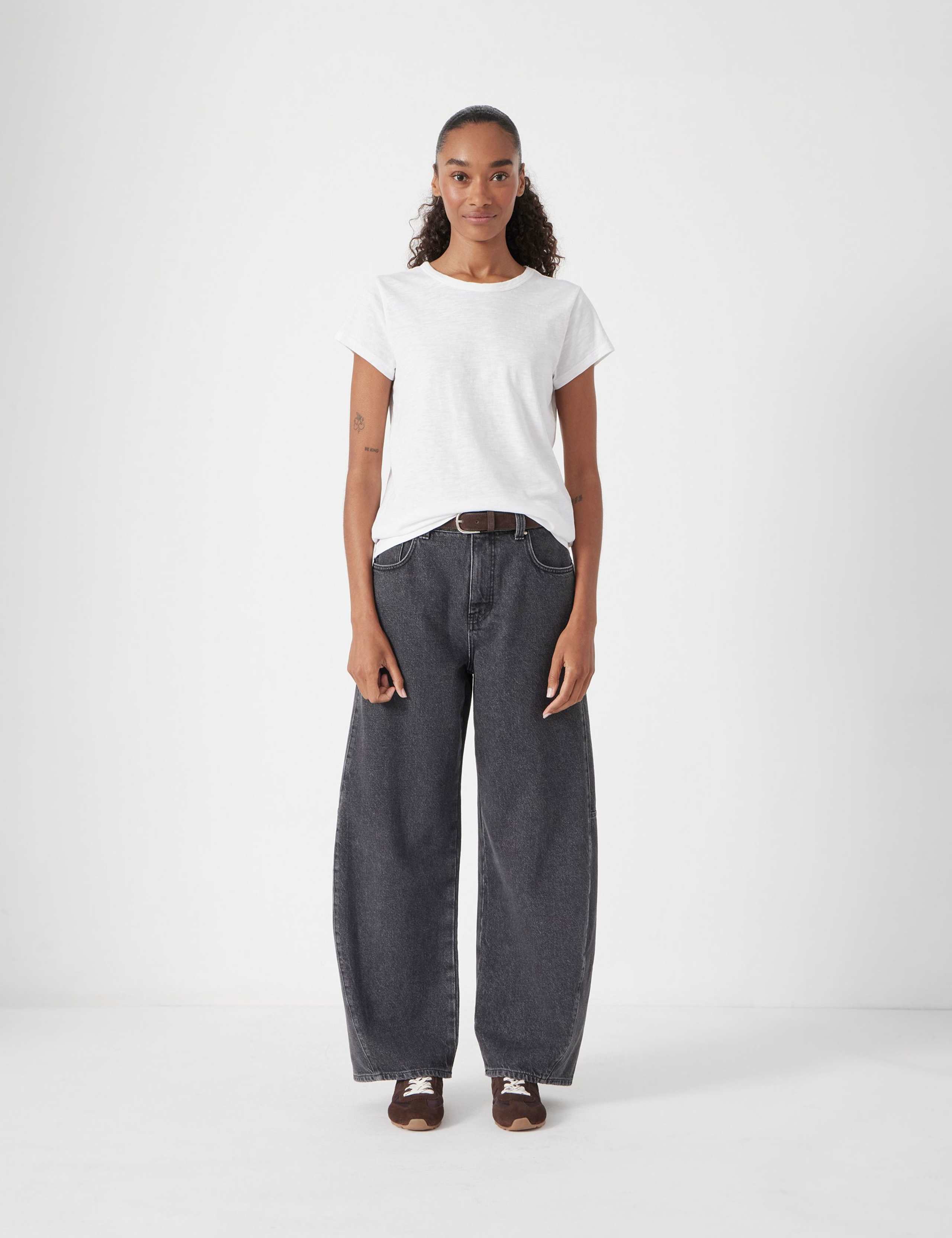 Mid Rise Barrel Jeans