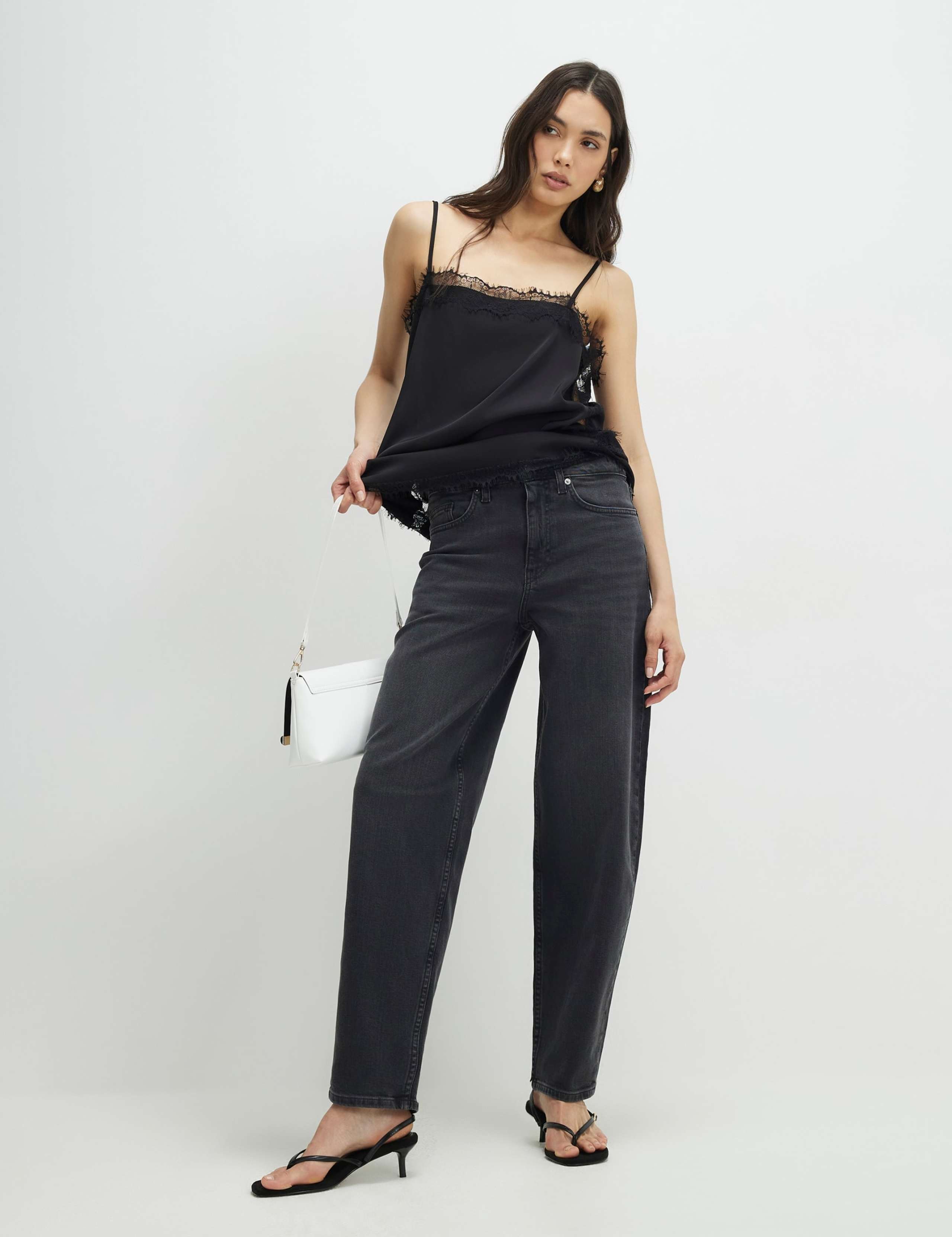 Mid Rise Barrel Jeans