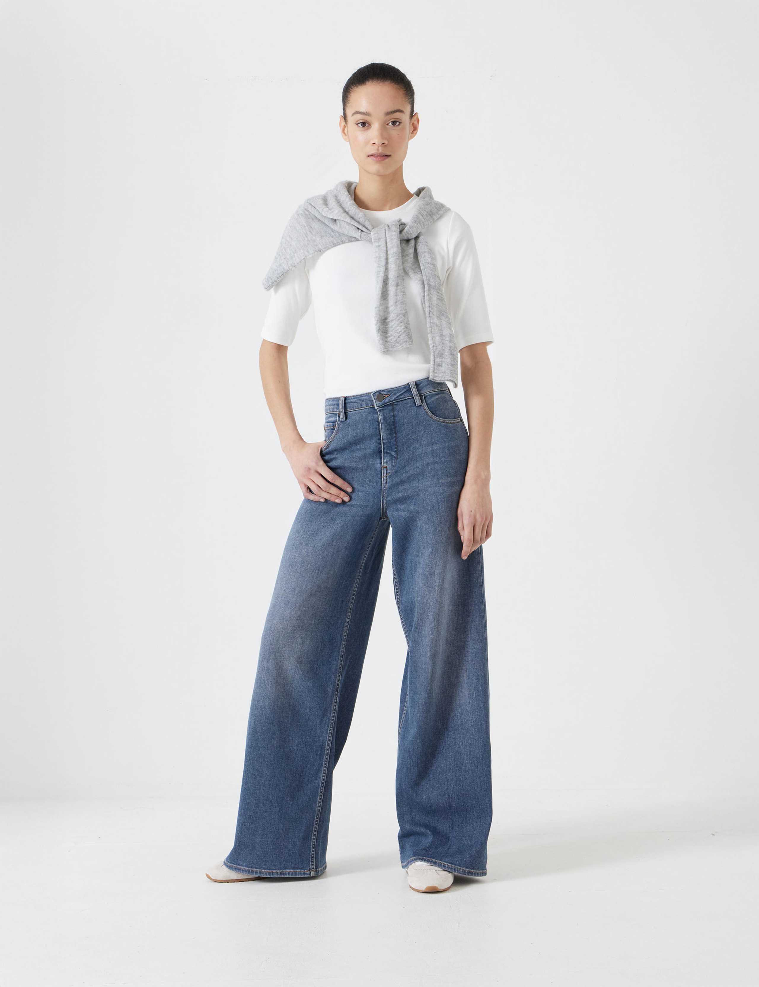 Mid Rise Wide Leg Jeans