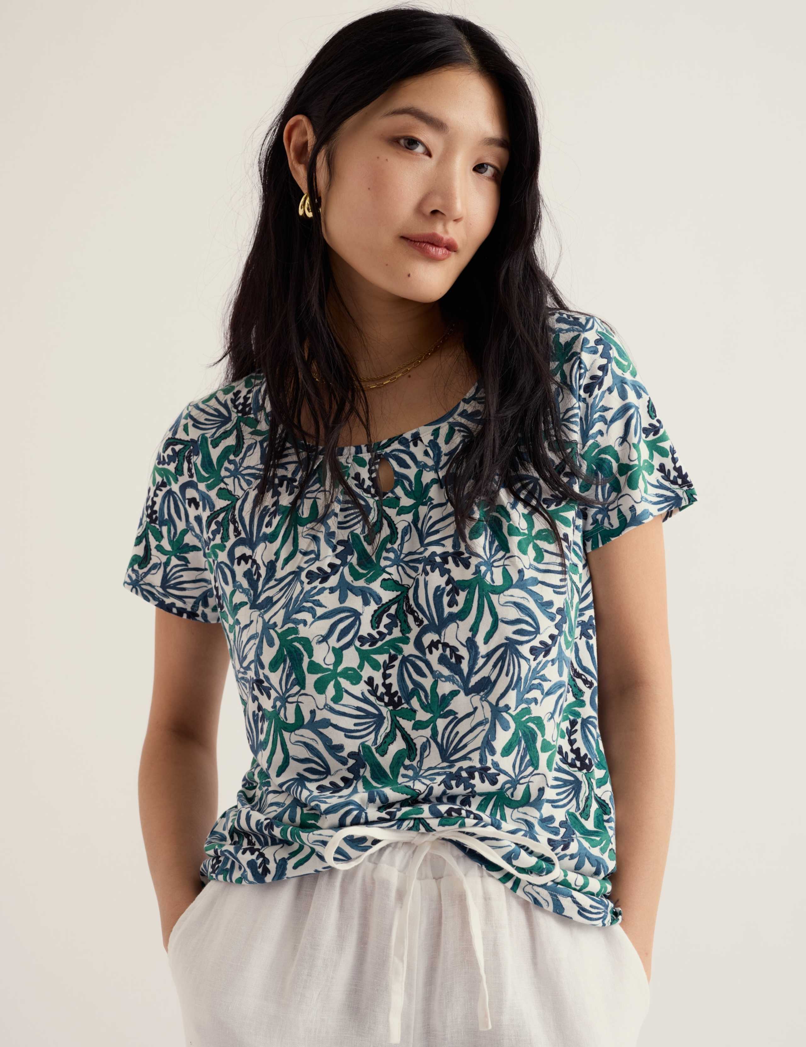 Cotton Blend Leaf Print Scoop Neck T-Shirt