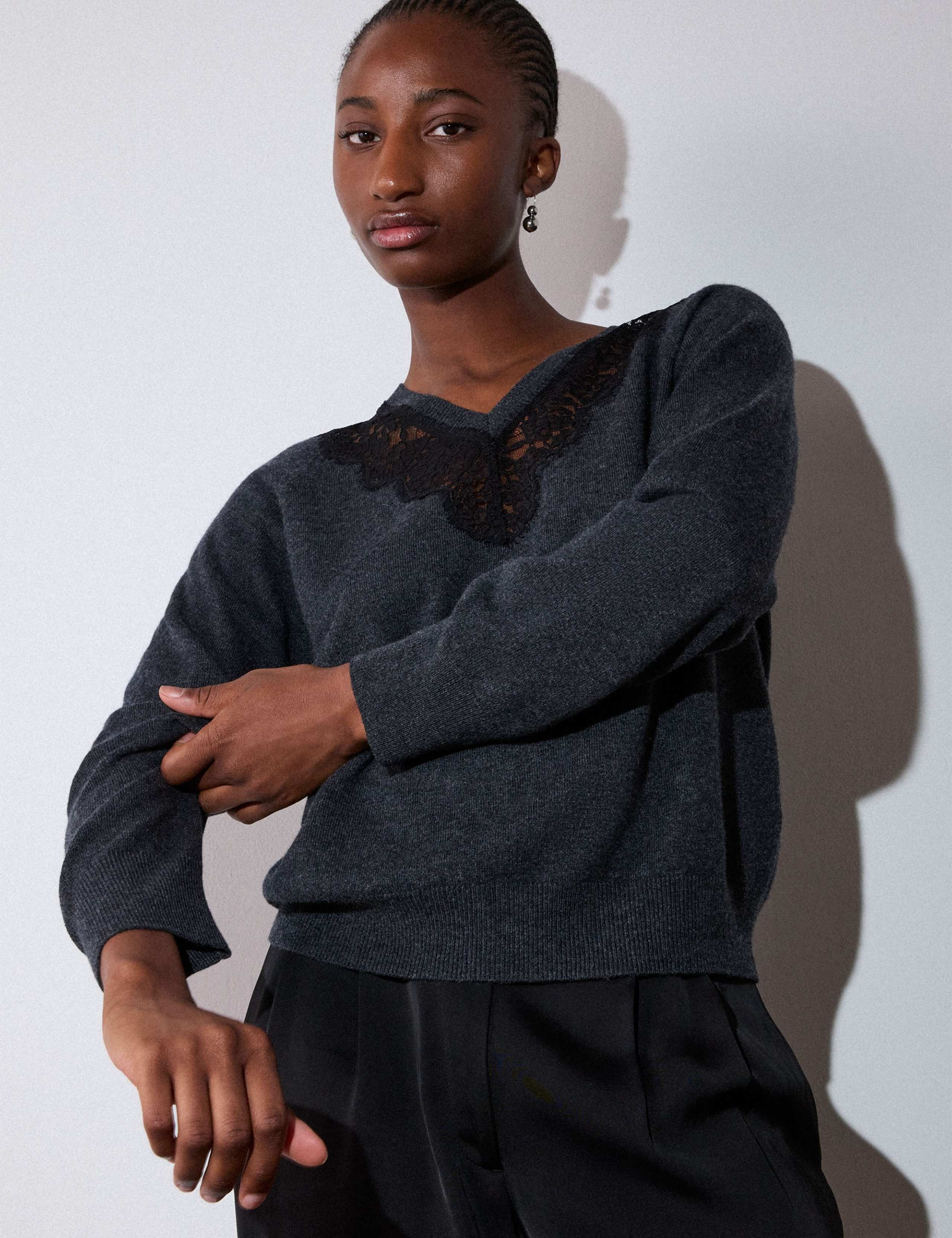 Wool Blend V-Neck Lace Trim Knitted Top