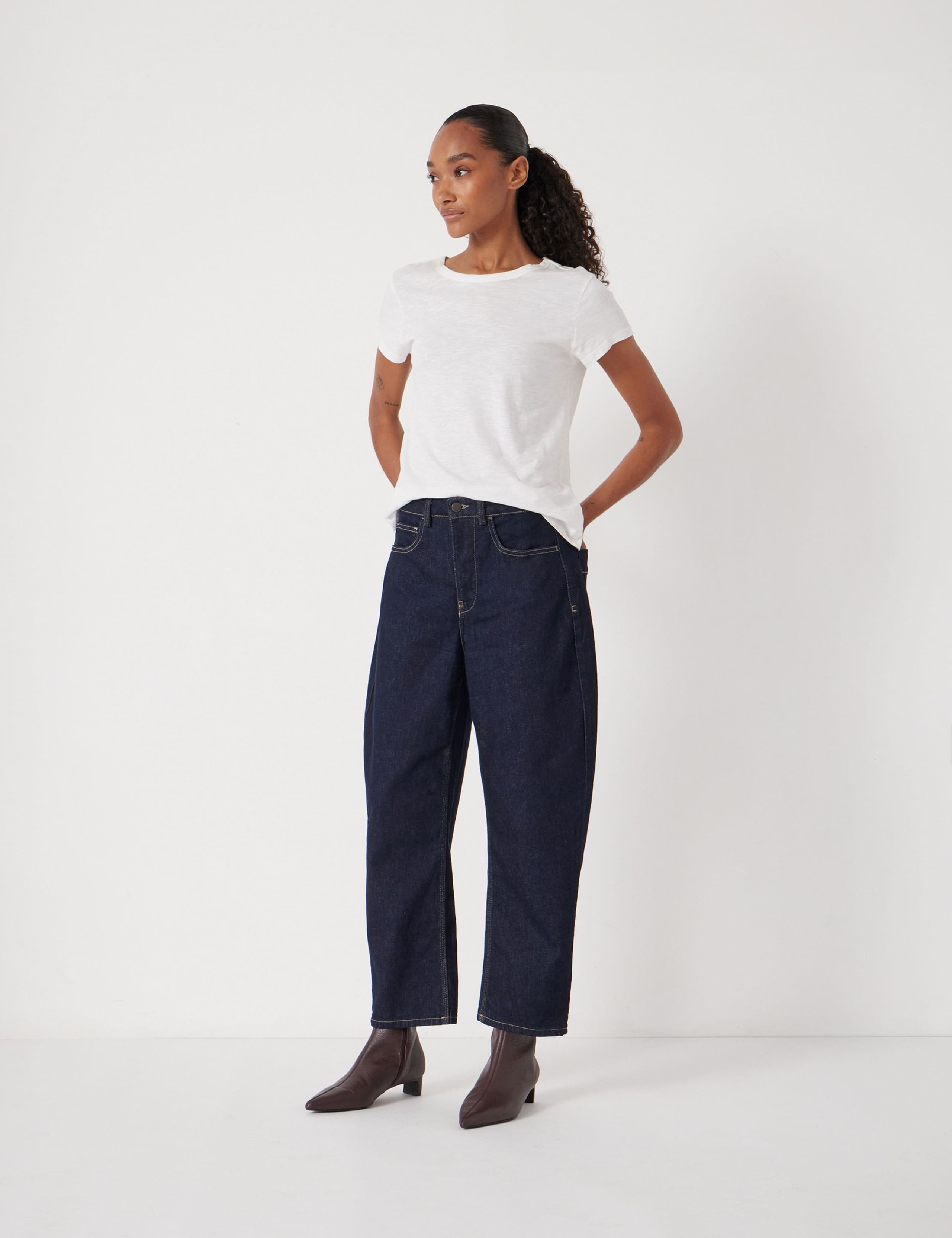 Mid Rise Barrel Jeans