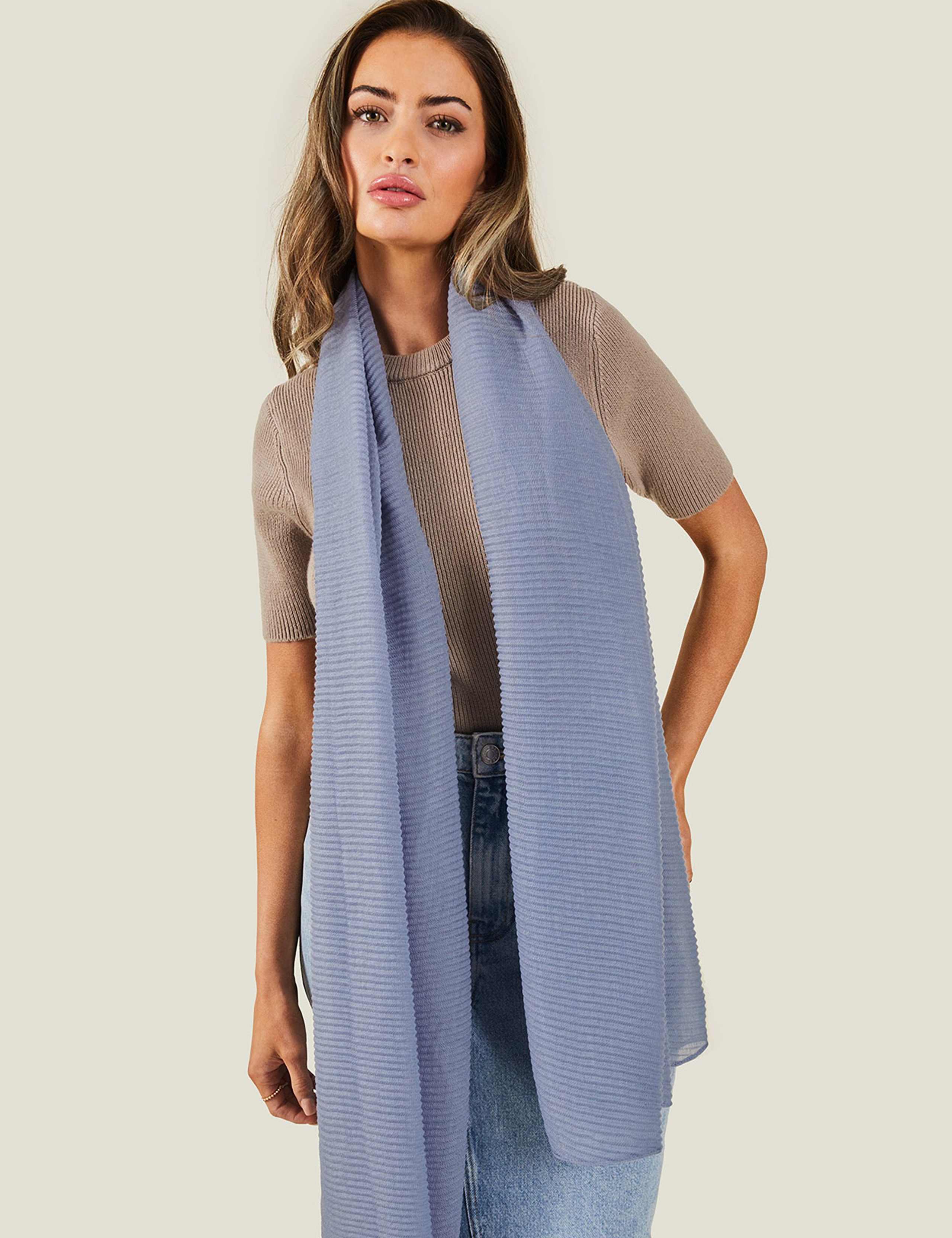 Lightweight Pleated Scarf
