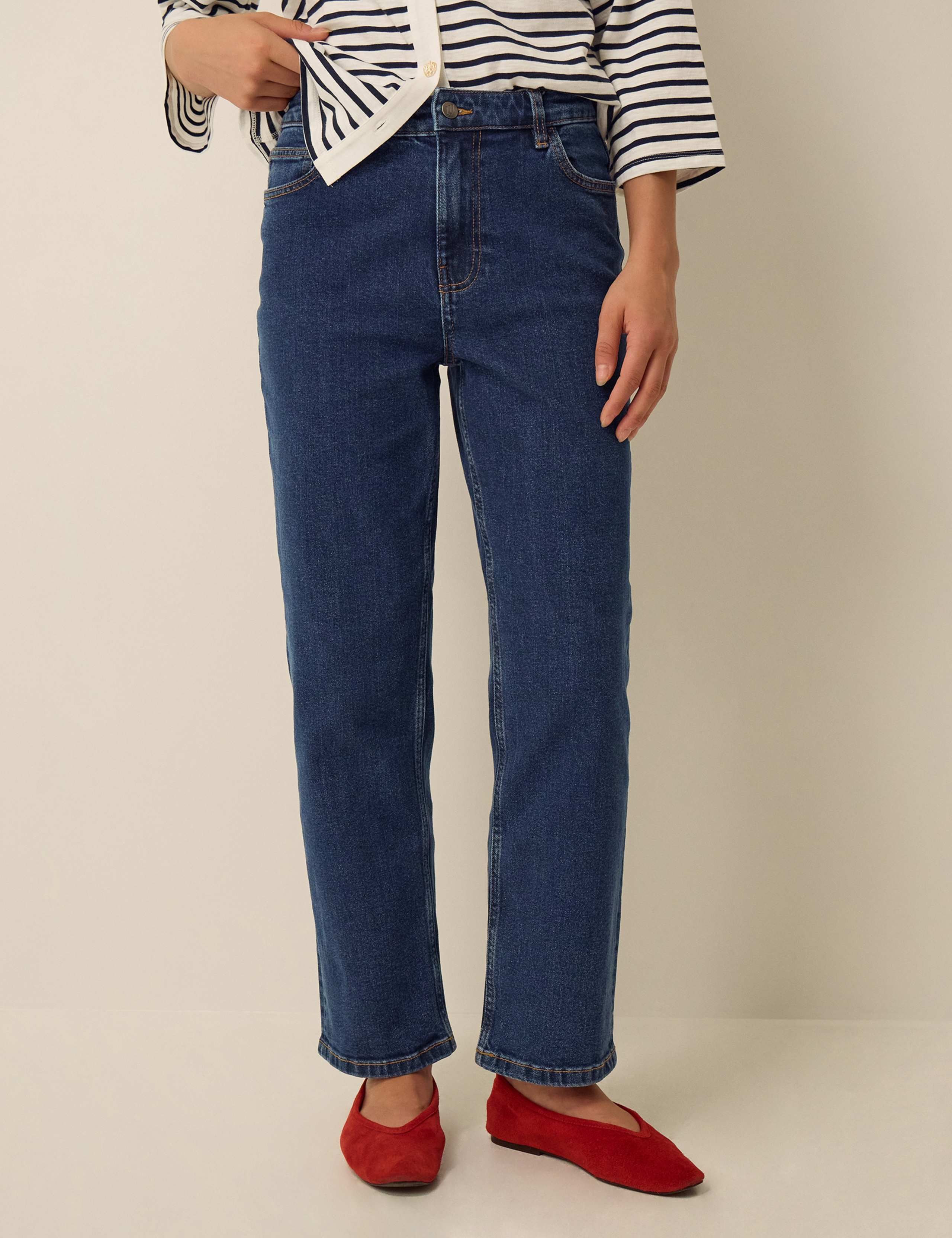 Straight Leg High Waisted Jeans
