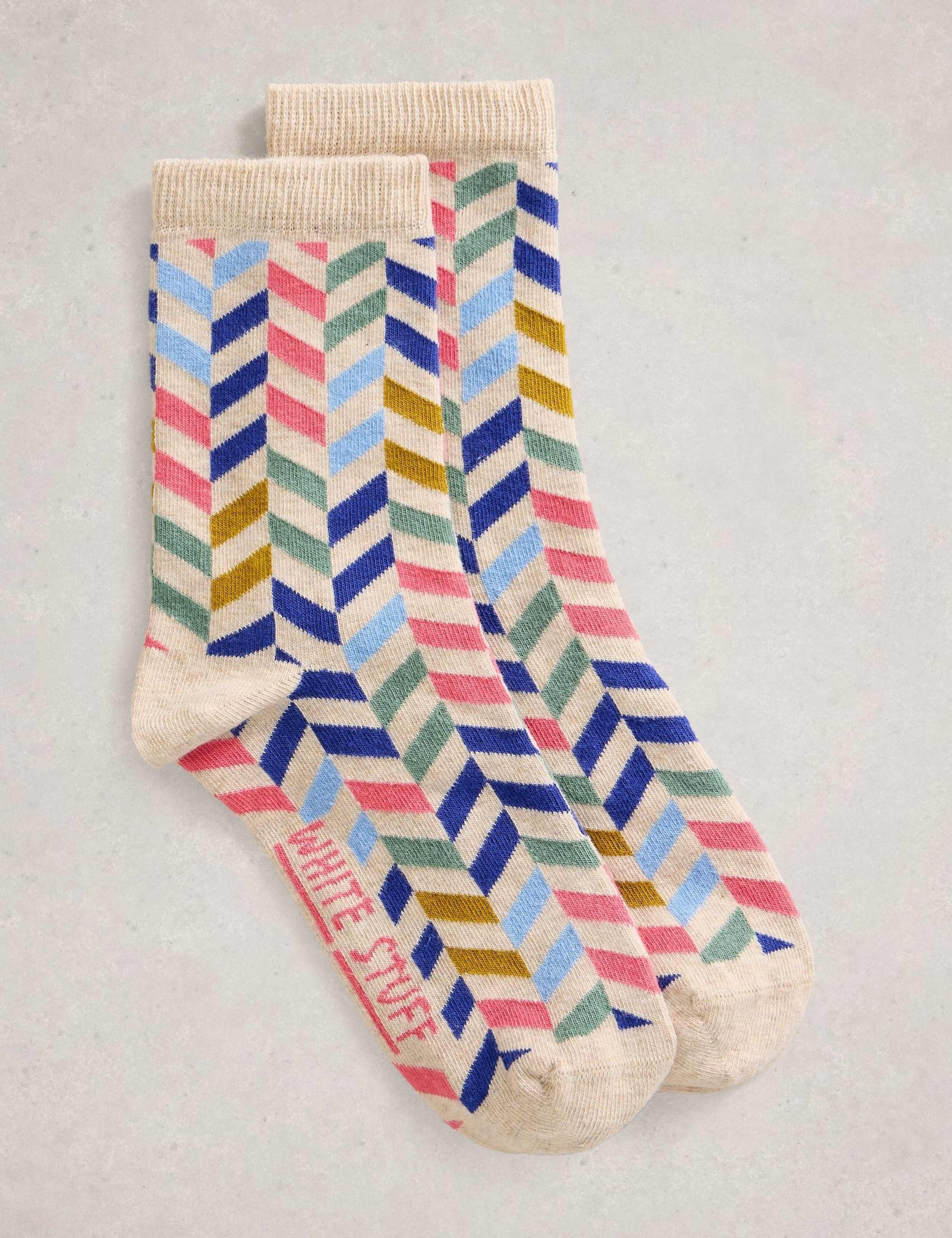 Cotton Rich Geometric Ankle High Socks