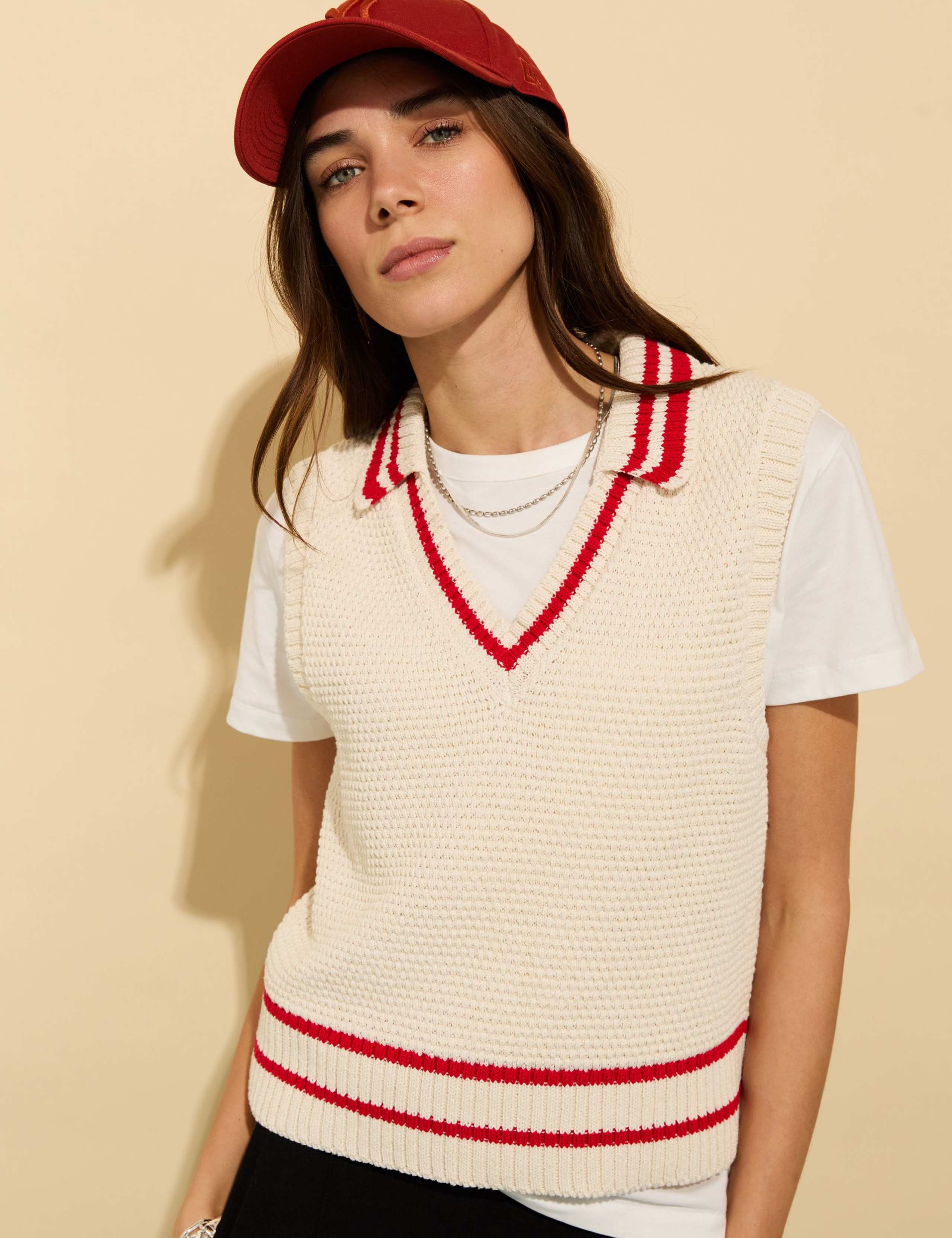 Collared V-Neck Cropped Knitted Vest