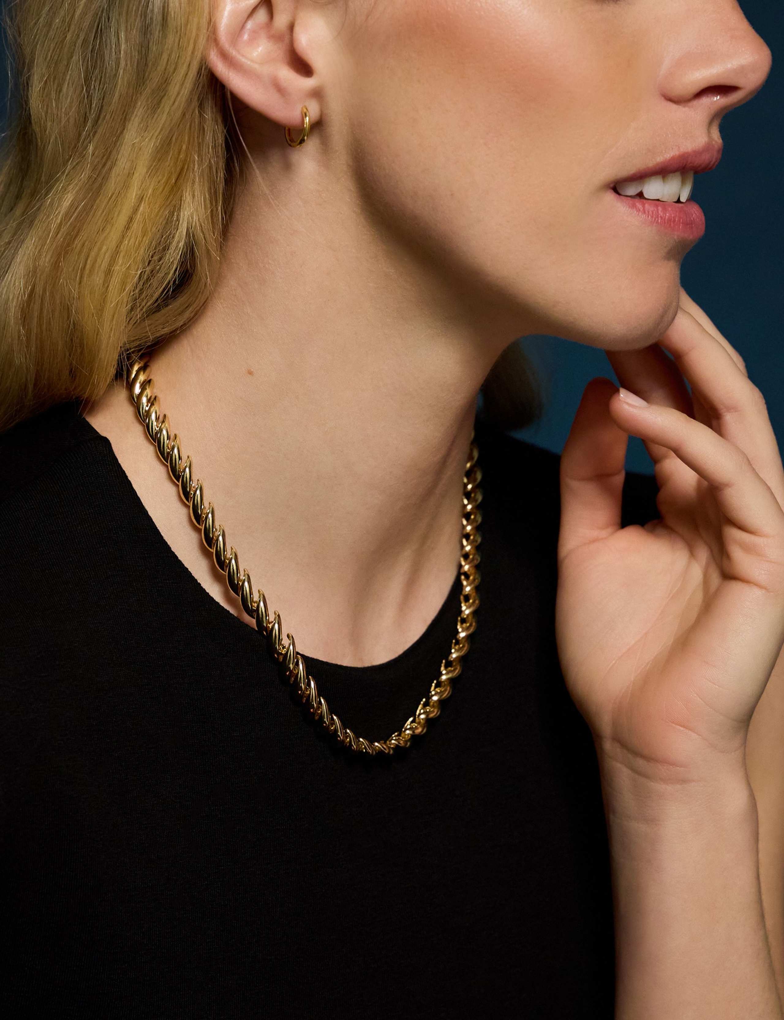 Gold Tone Twist Necklace