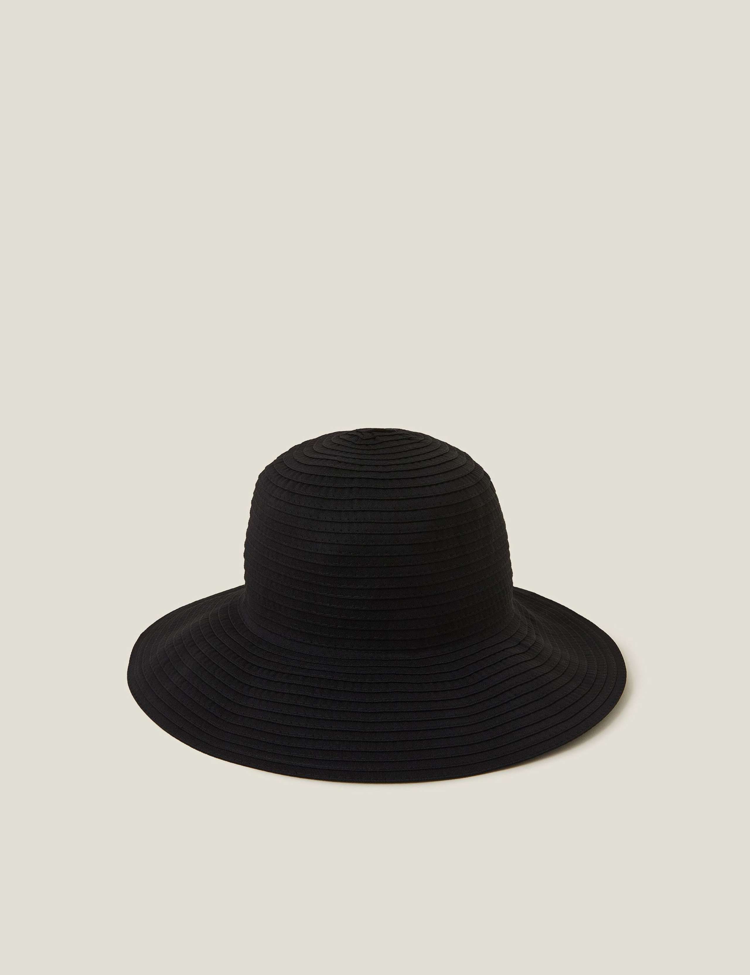 Packable Ribbed Bucket Hat