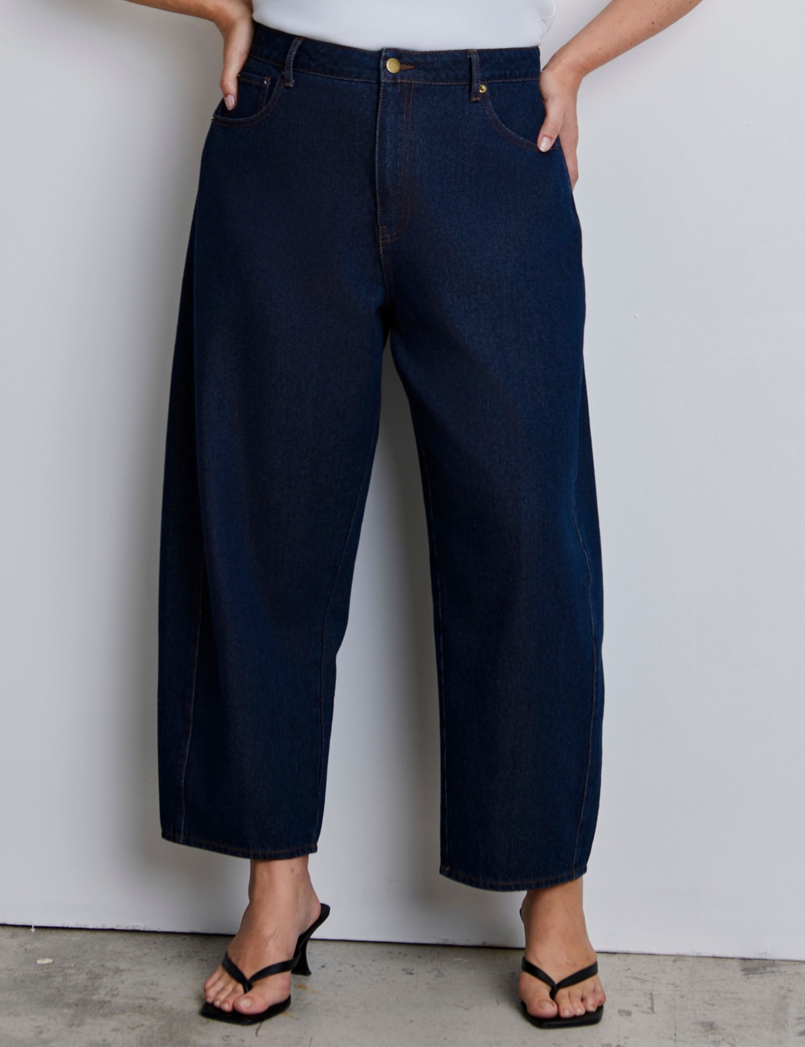 Mid Rise Barrel Leg Jeans