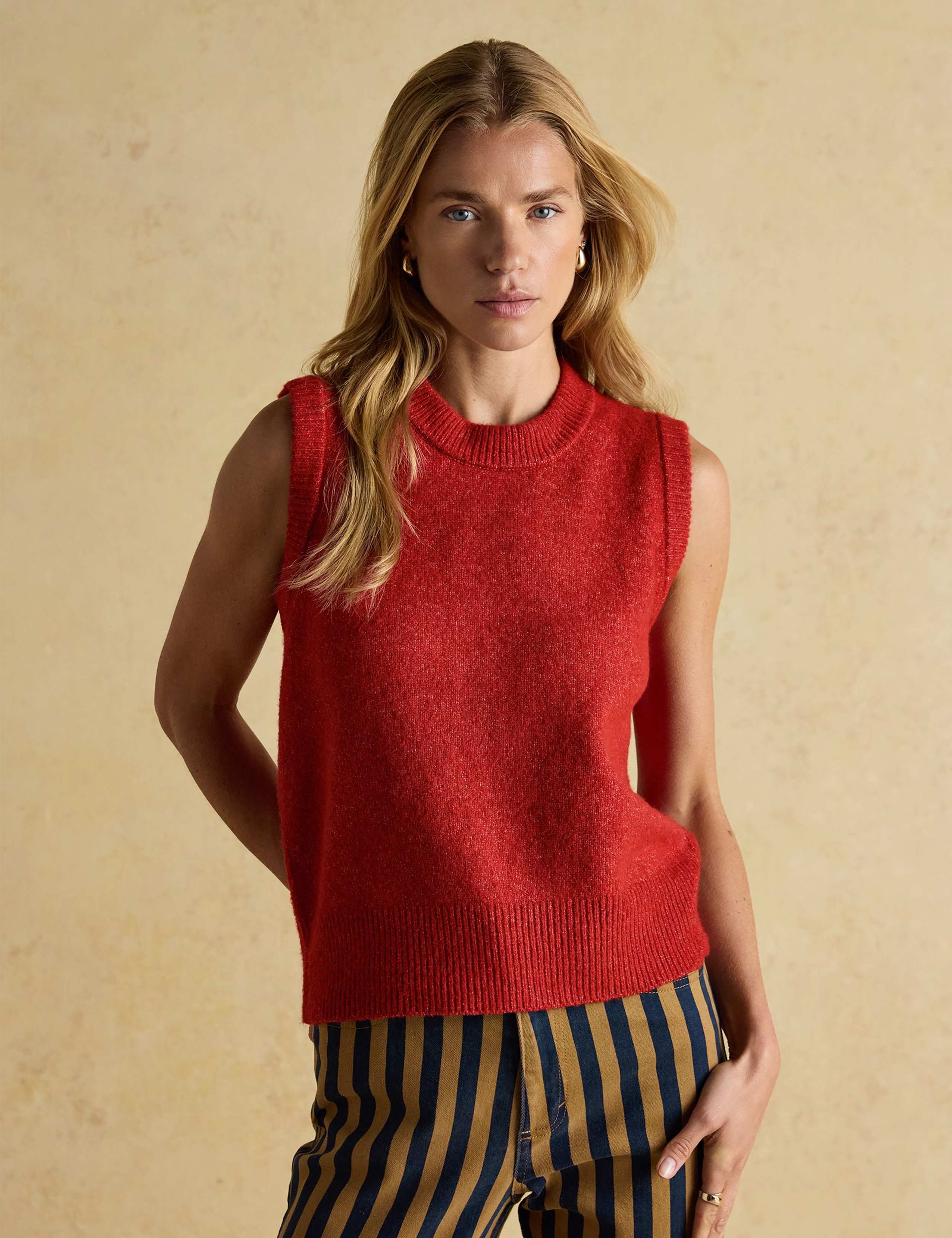 Textured Crew Neck Knitted Vest