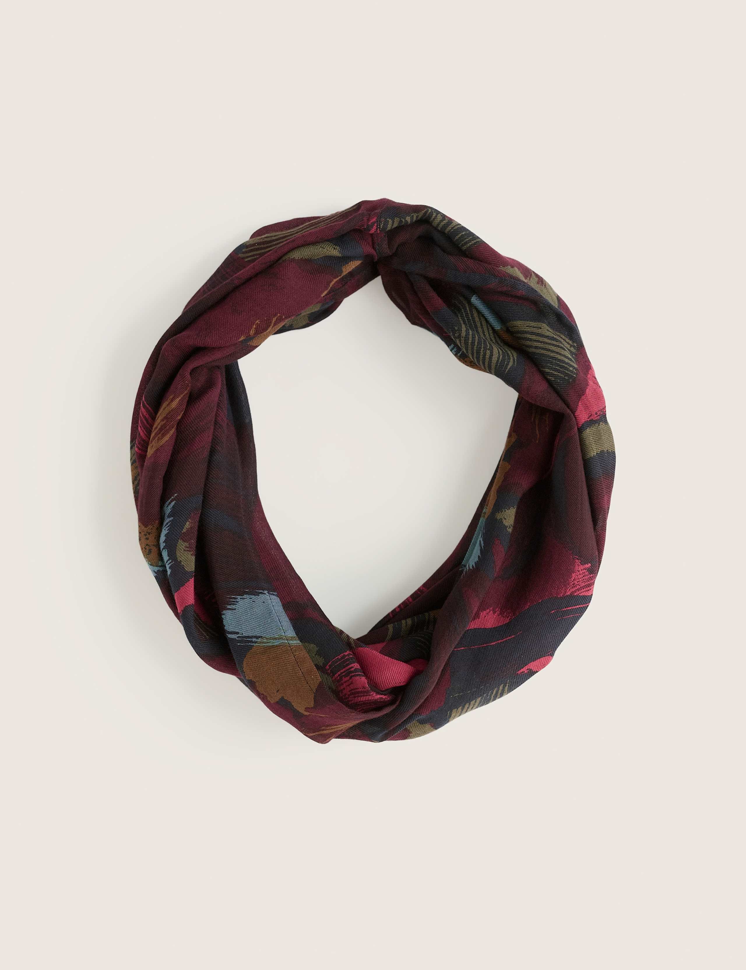 Modal Rich Woven Geometric Snood