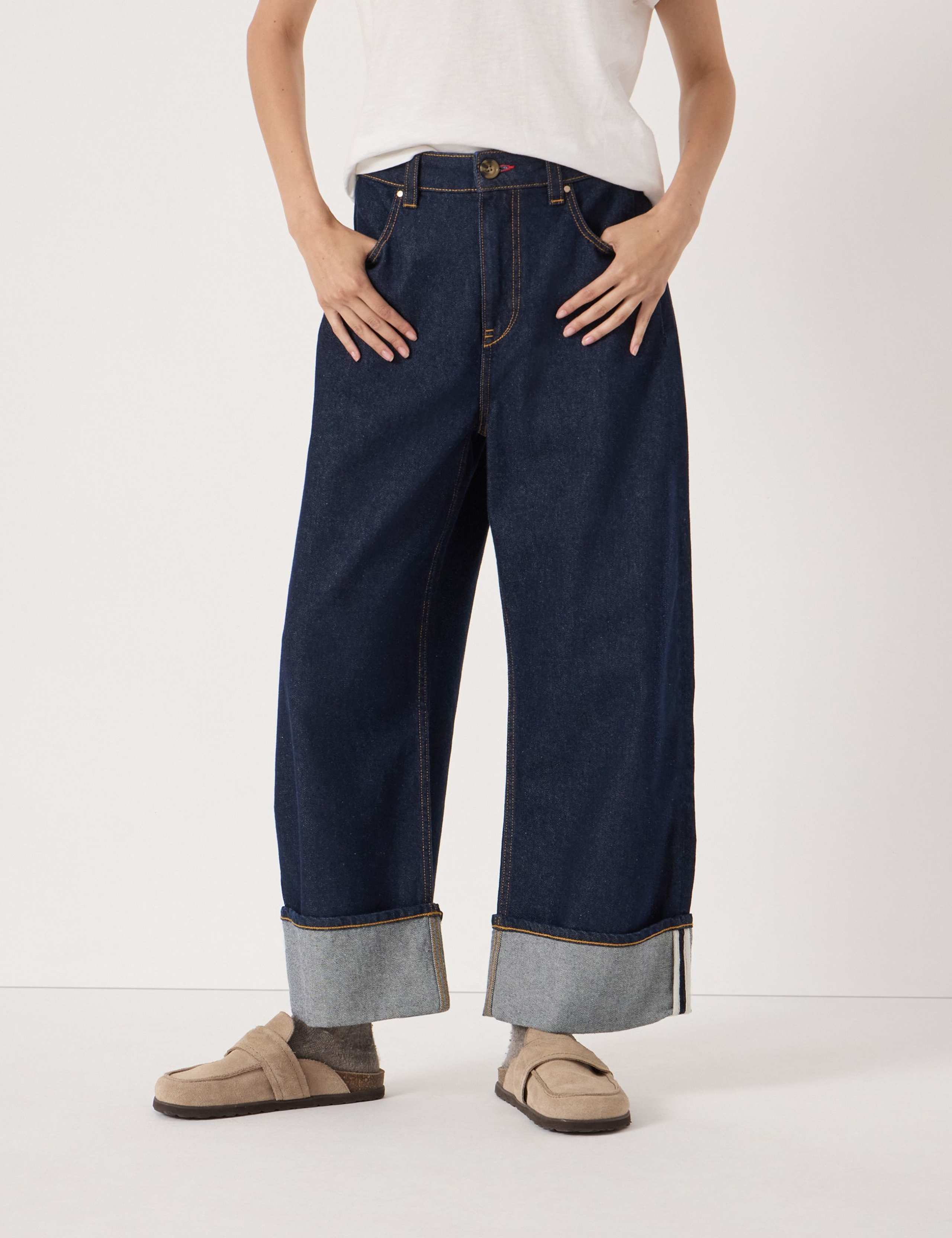 Mid Rise Barrel Leg Turn Up Jeans