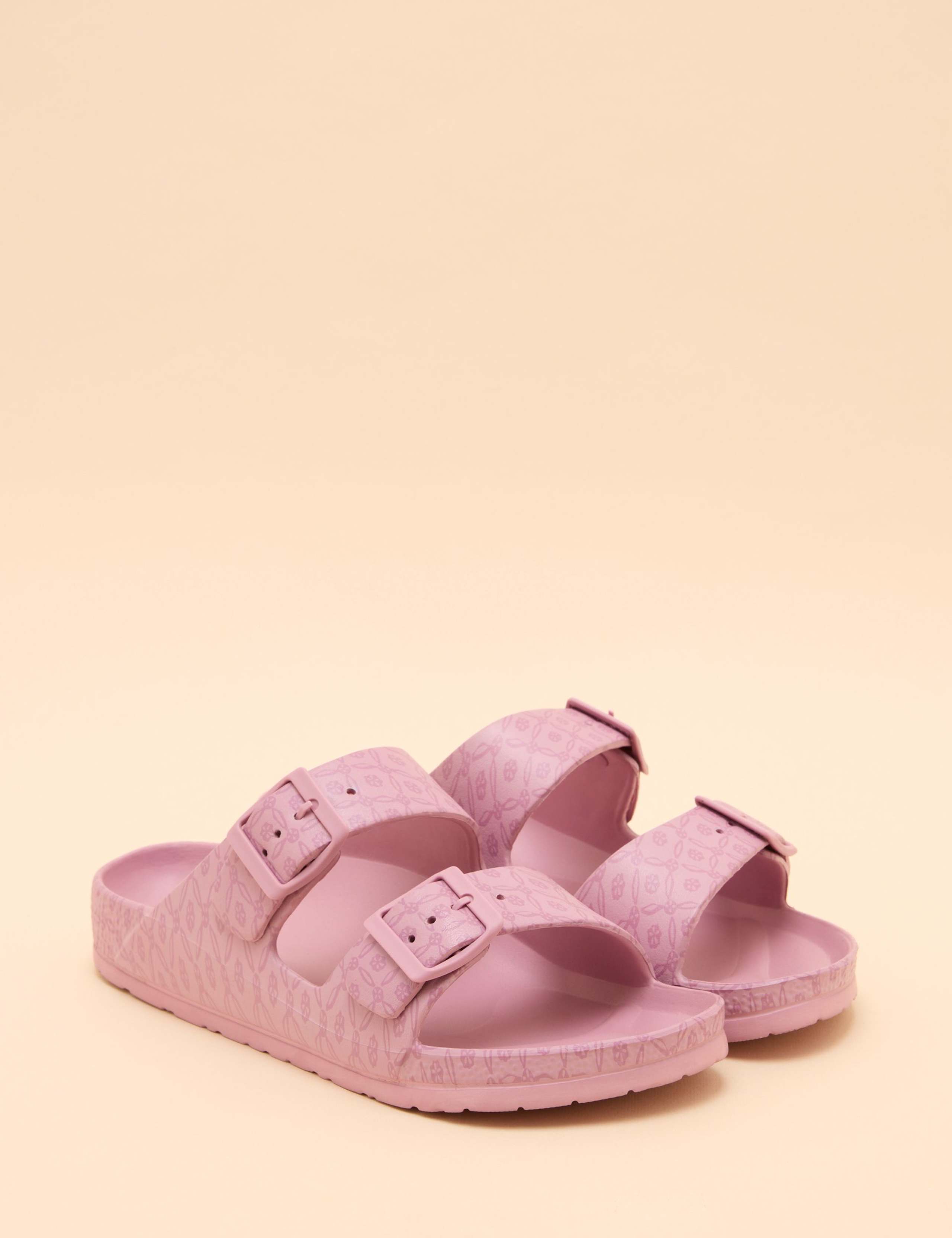 Floral Buckle Strappy Flat Sandals