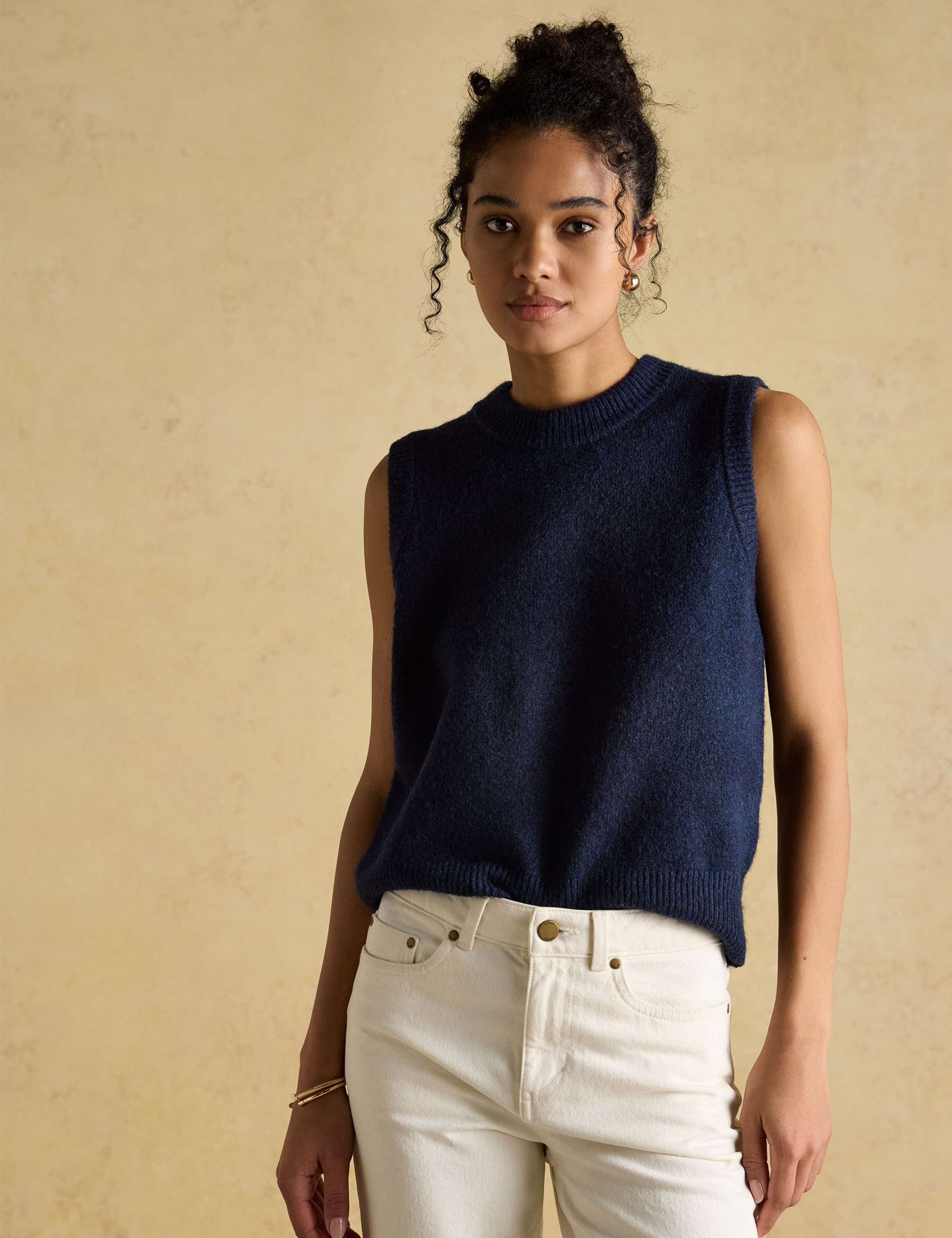 Crew Neck Knitted Vest