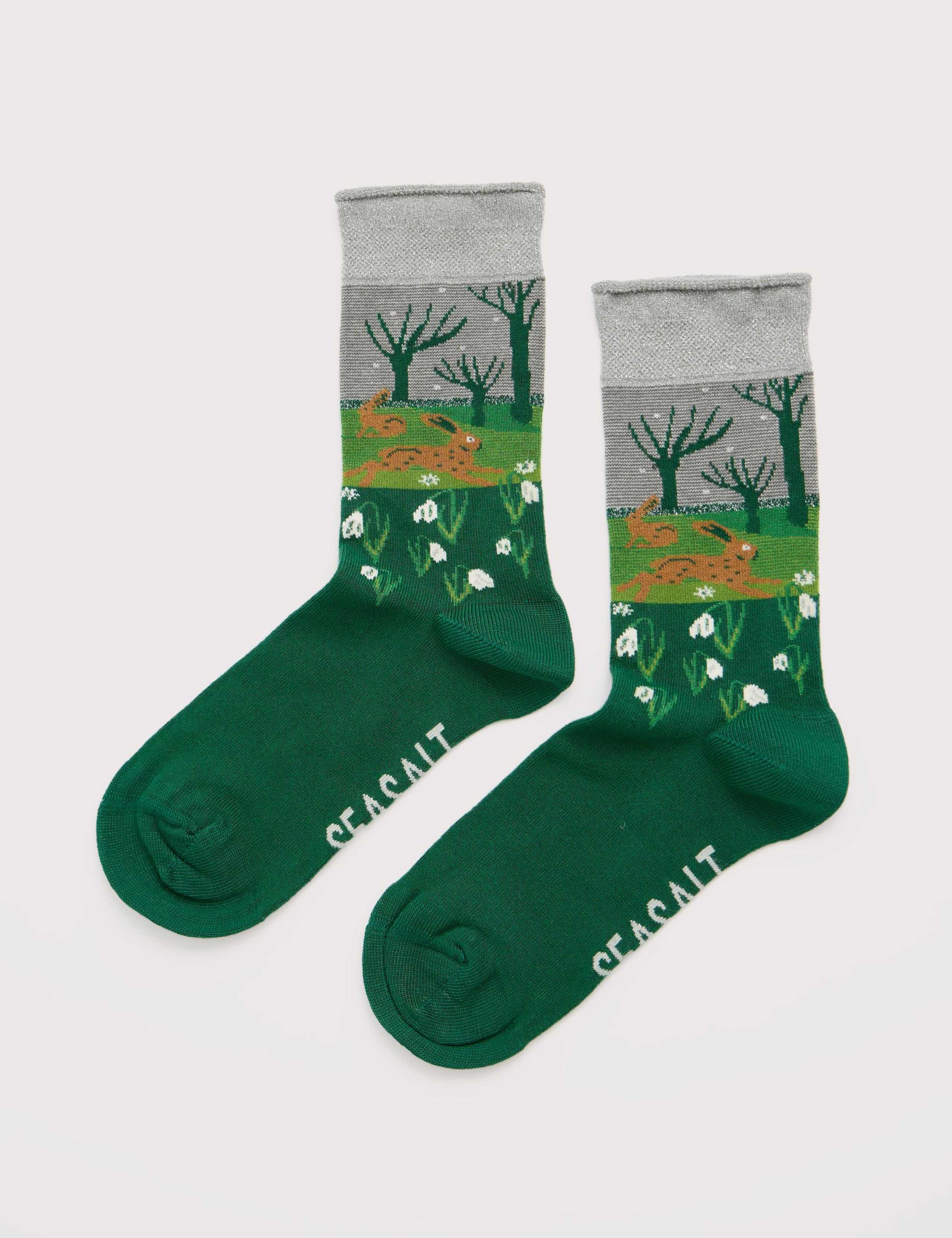 Snowy Scene Hare Sparkle Ankle High Socks