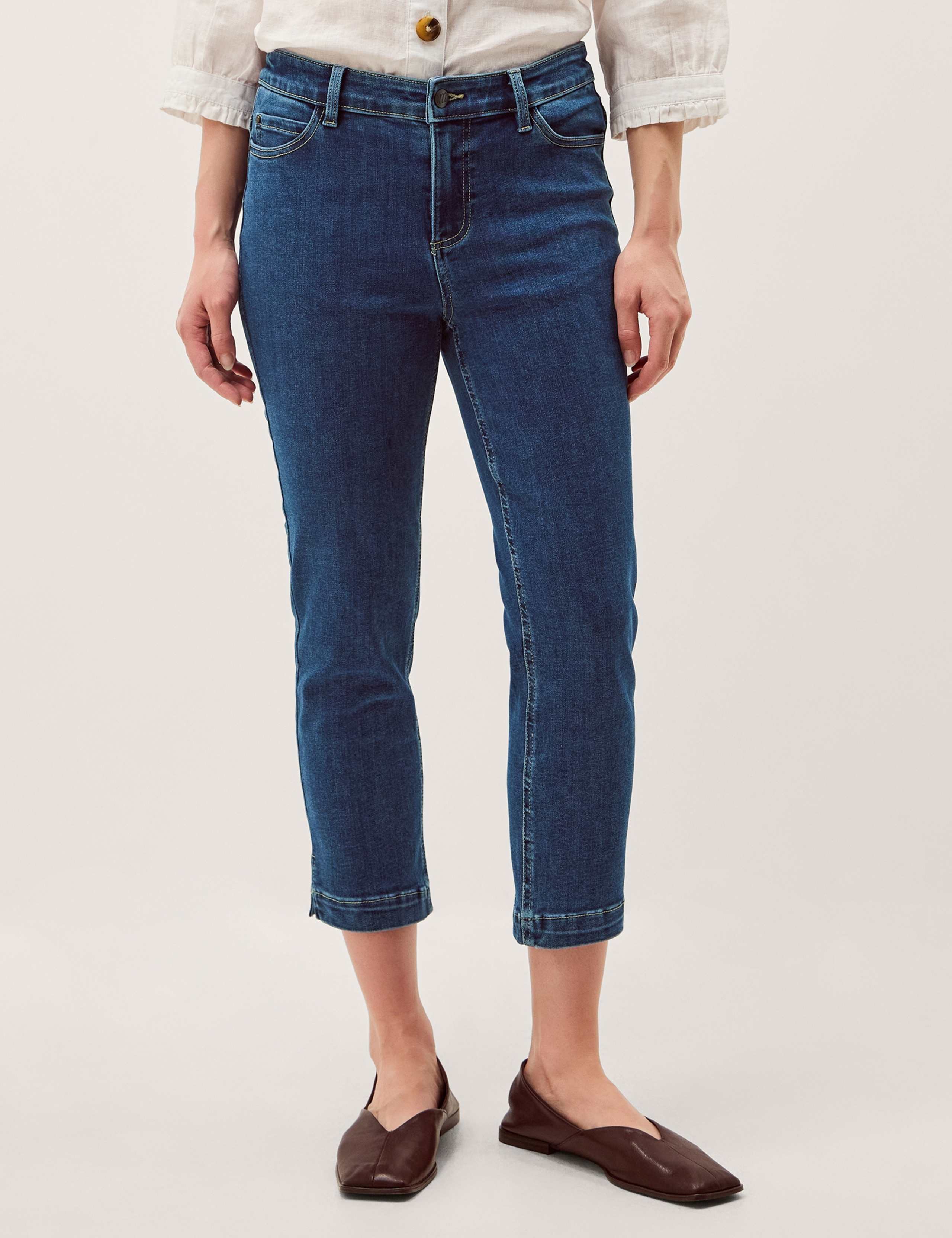Mid Rise Cropped Jeans