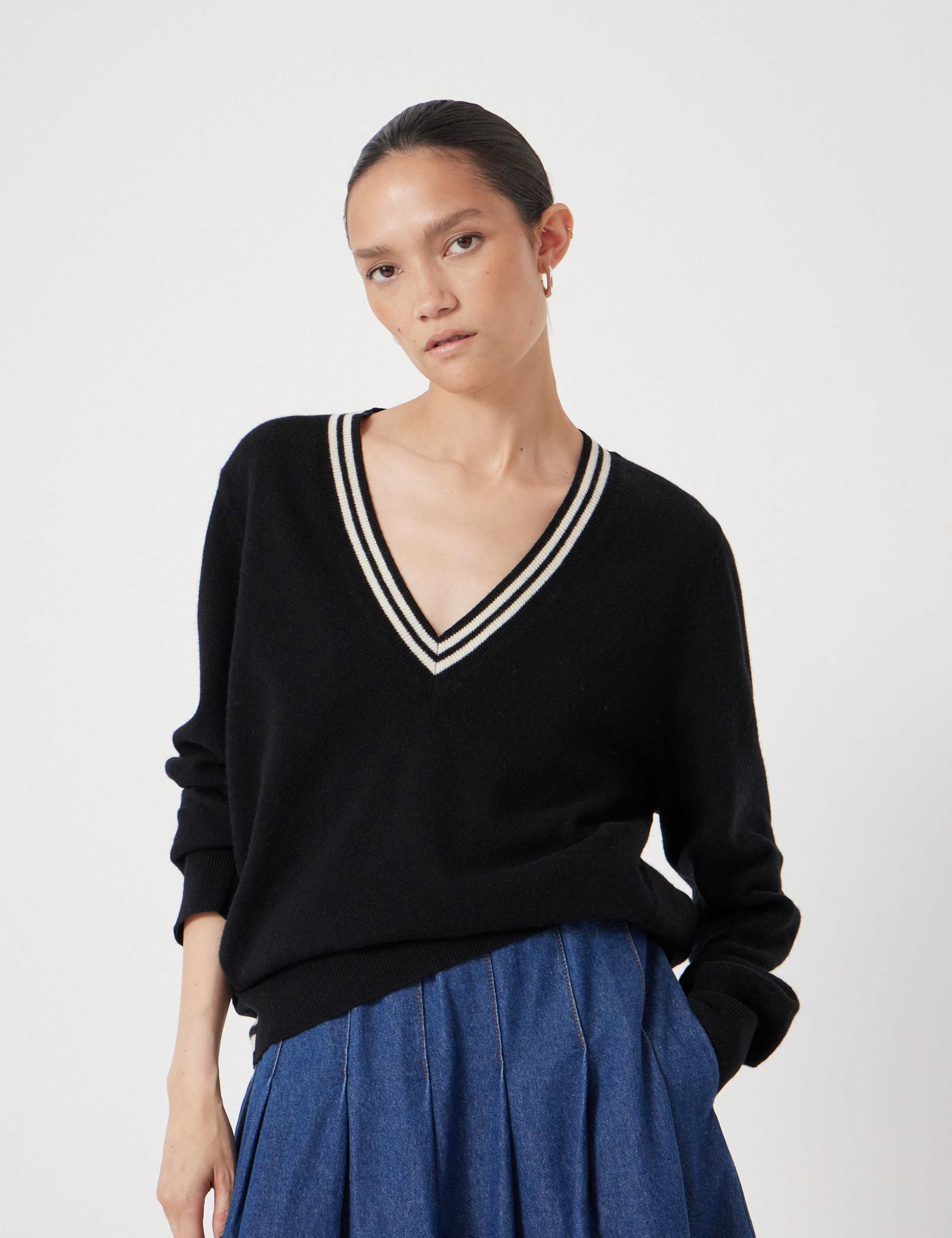 Pure Merino Wool V-Neck Tipped Detail Jumper