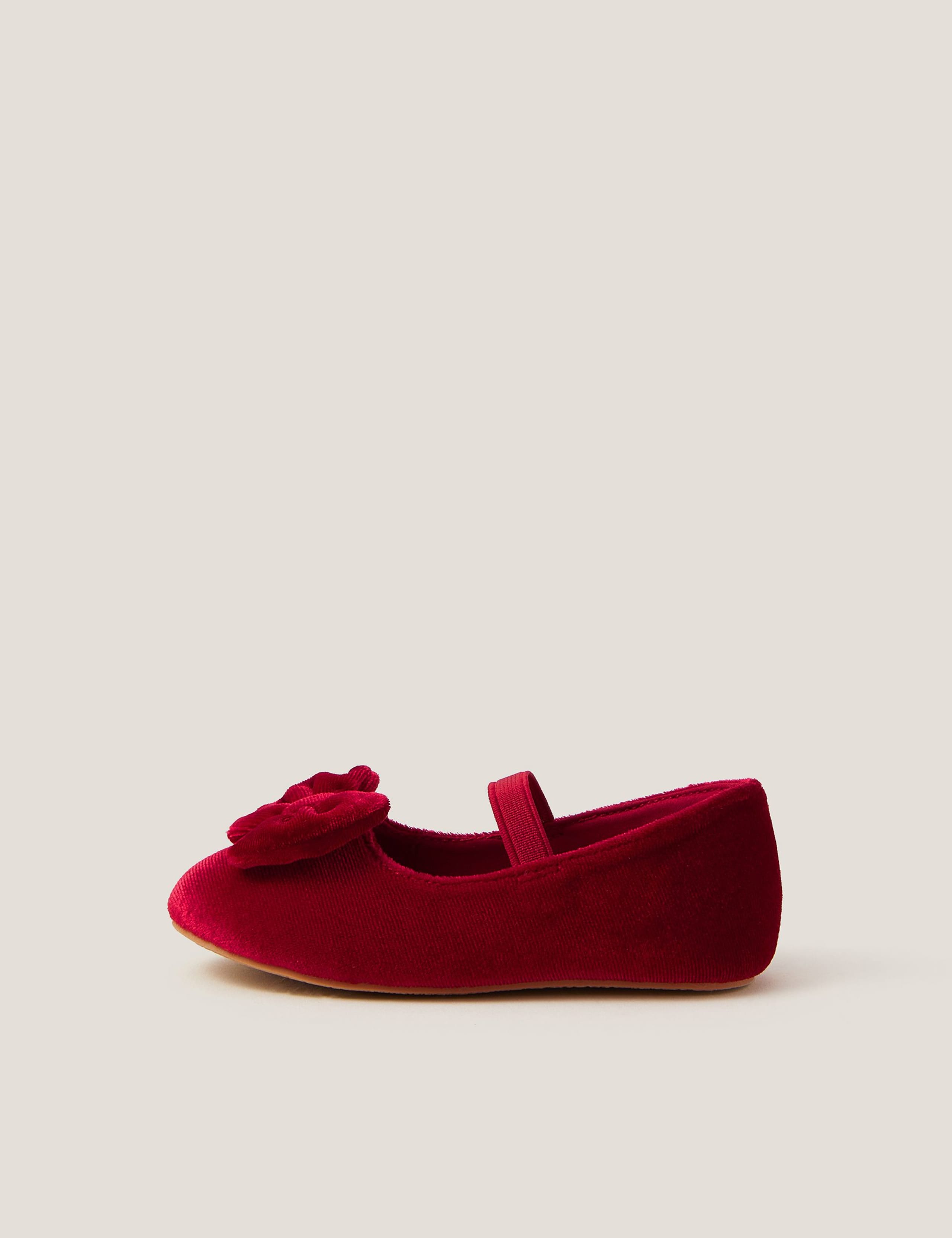 Baby Velvet Pram Shoes (2 Small - 6 Small)