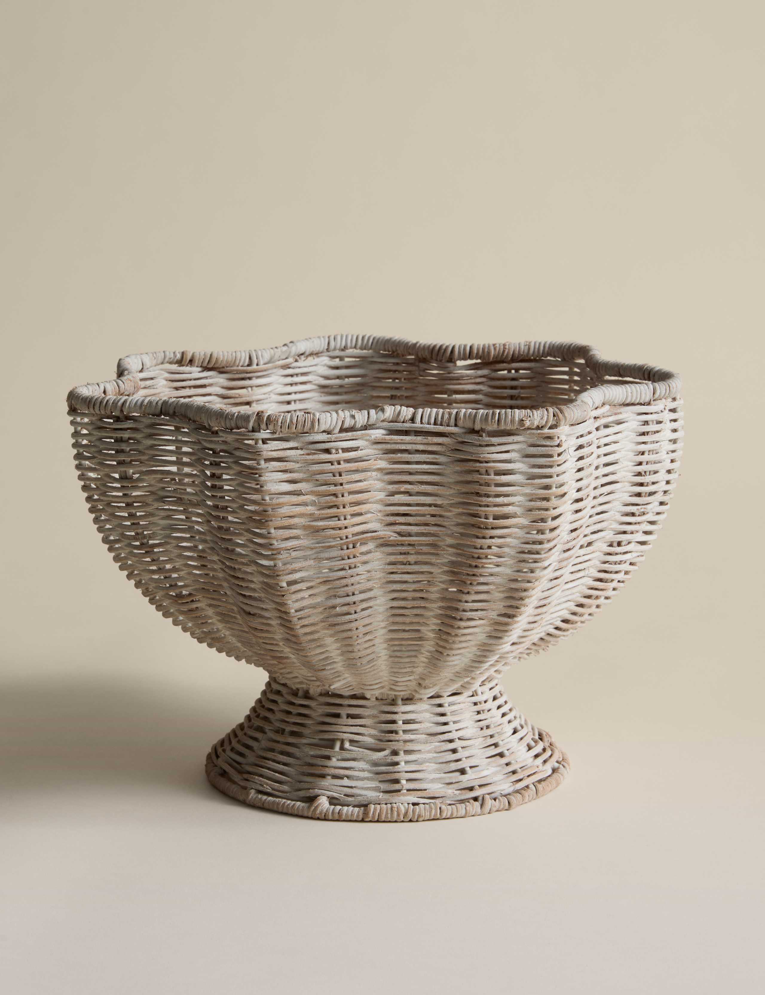 Rattan Scallop Footed Bowl