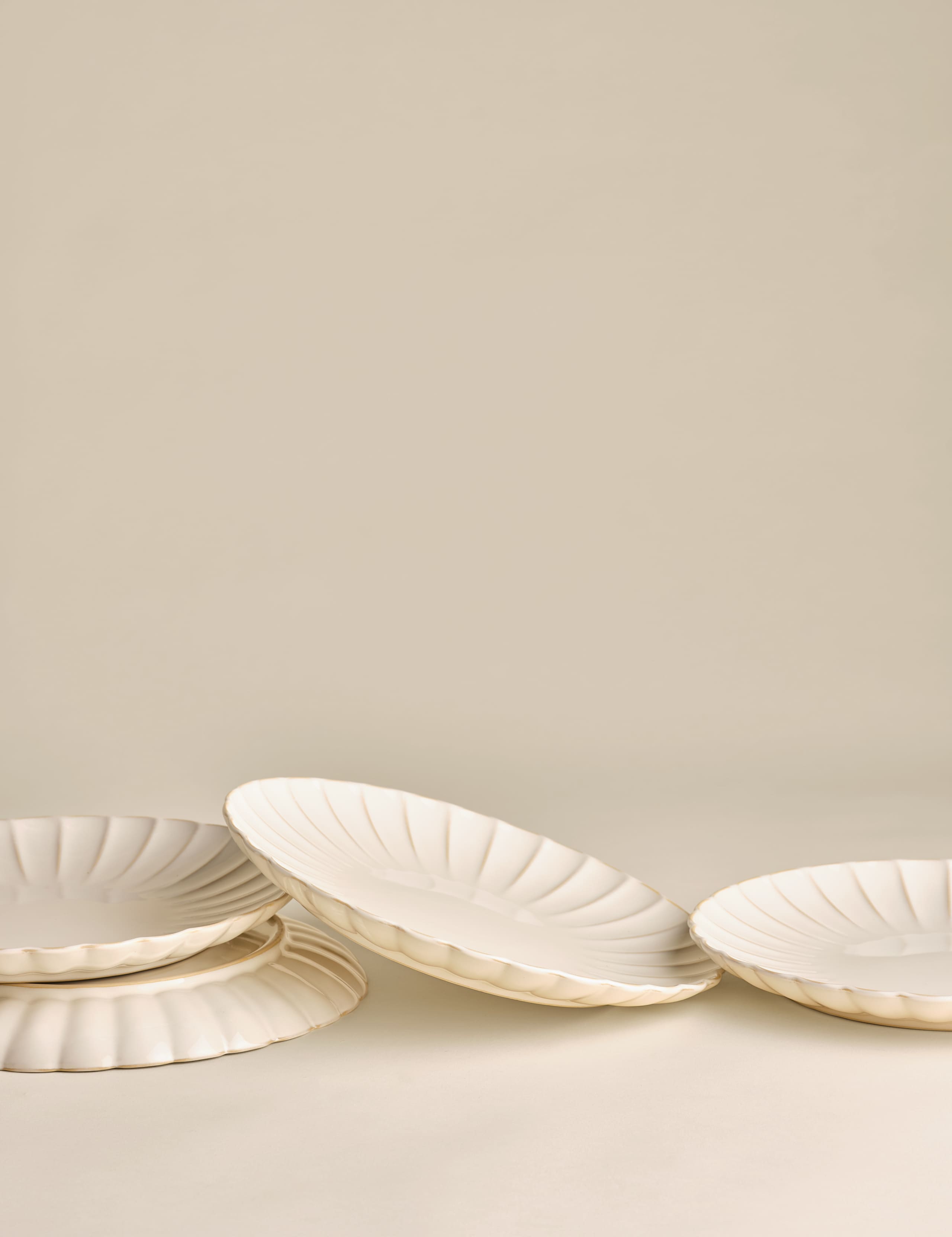 Set of 4 Scalloped Dinner Plates