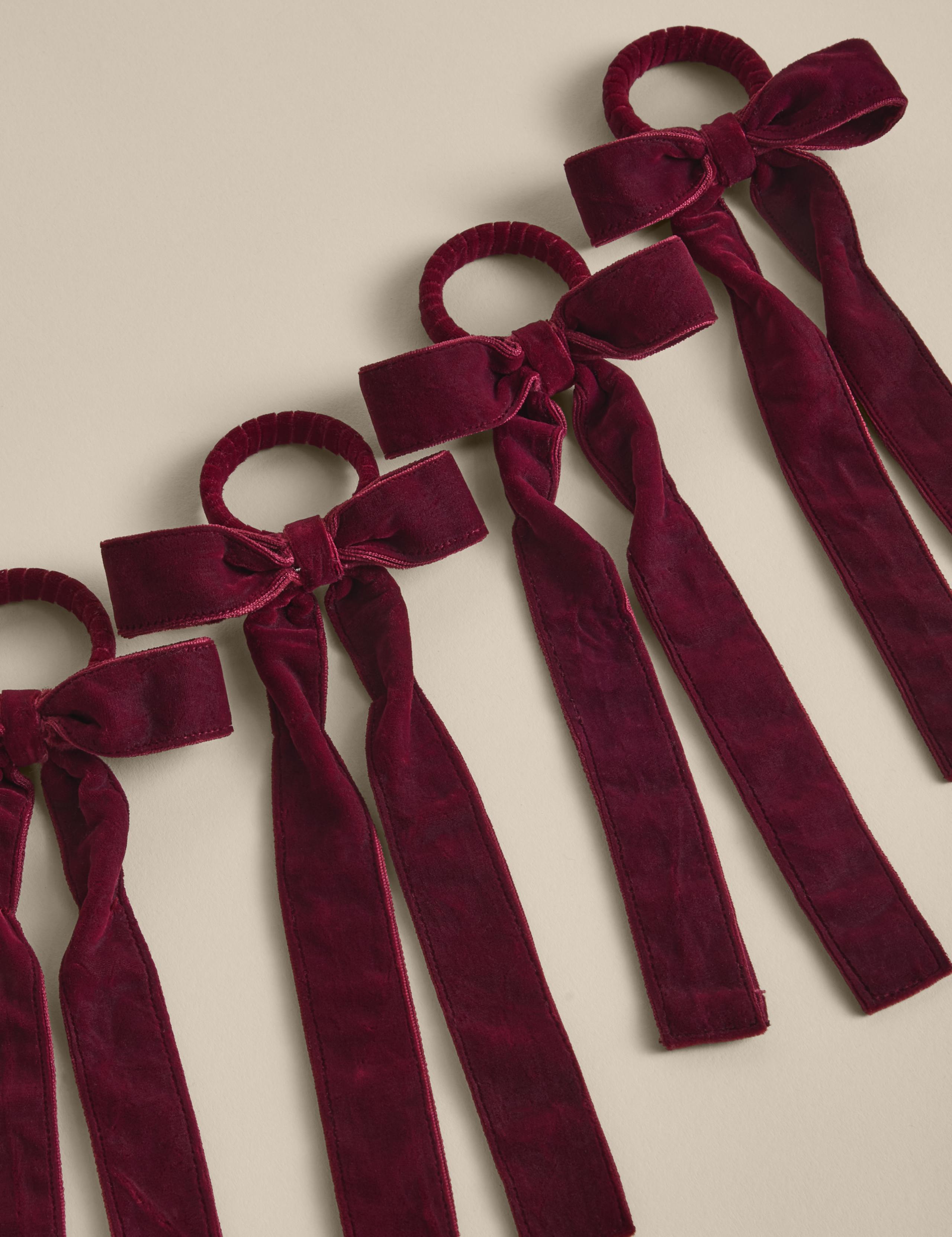 Set of 4 Velvet Bow Napkin Rings