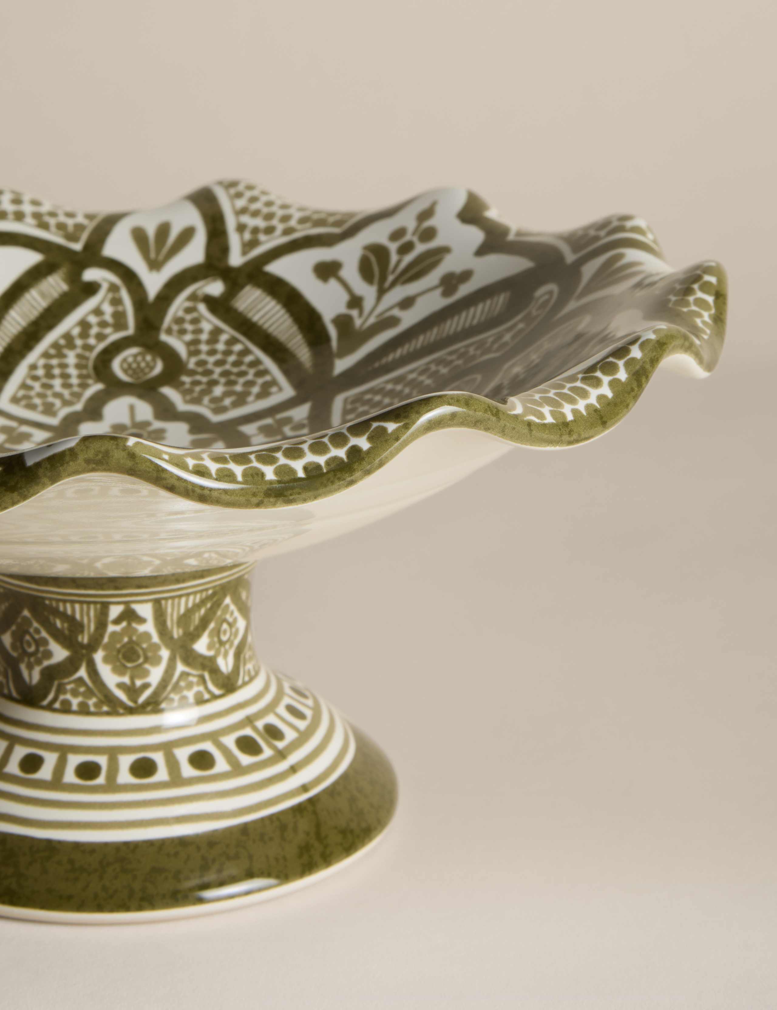 Ruffle Folk Footed Bowl