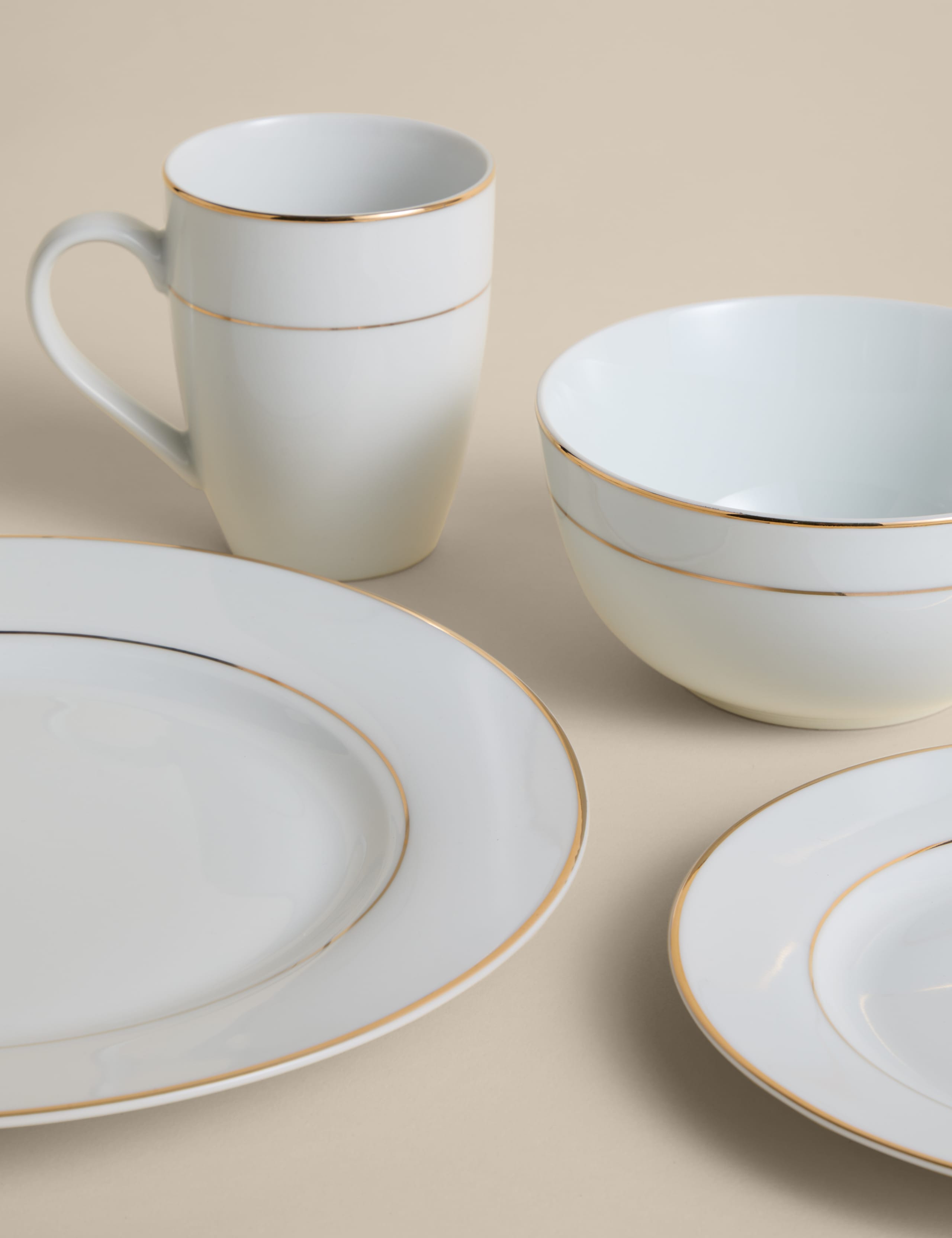 16 Piece Gilded Rim Dinner Set