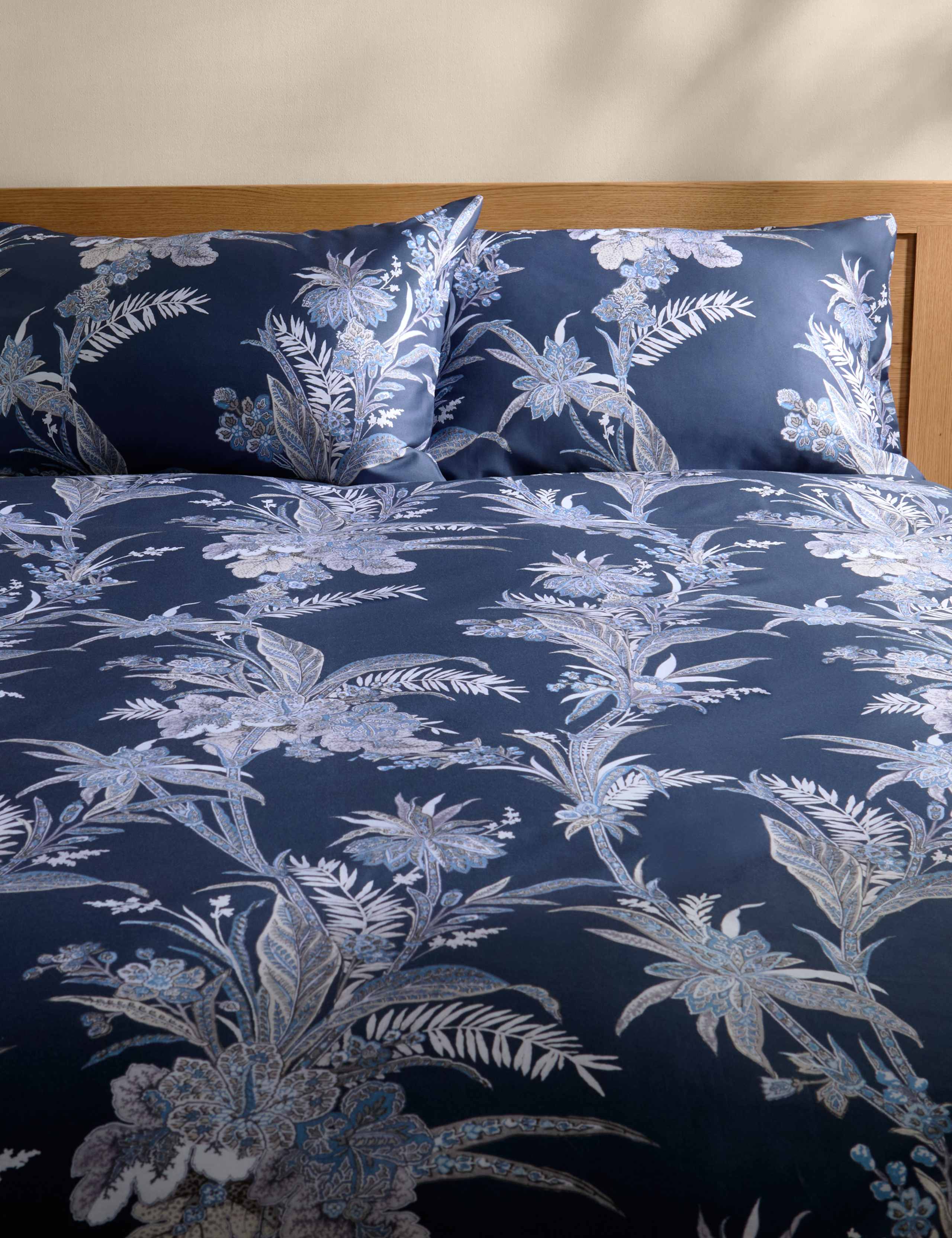 Sateen Vintage Floral Bedding Set