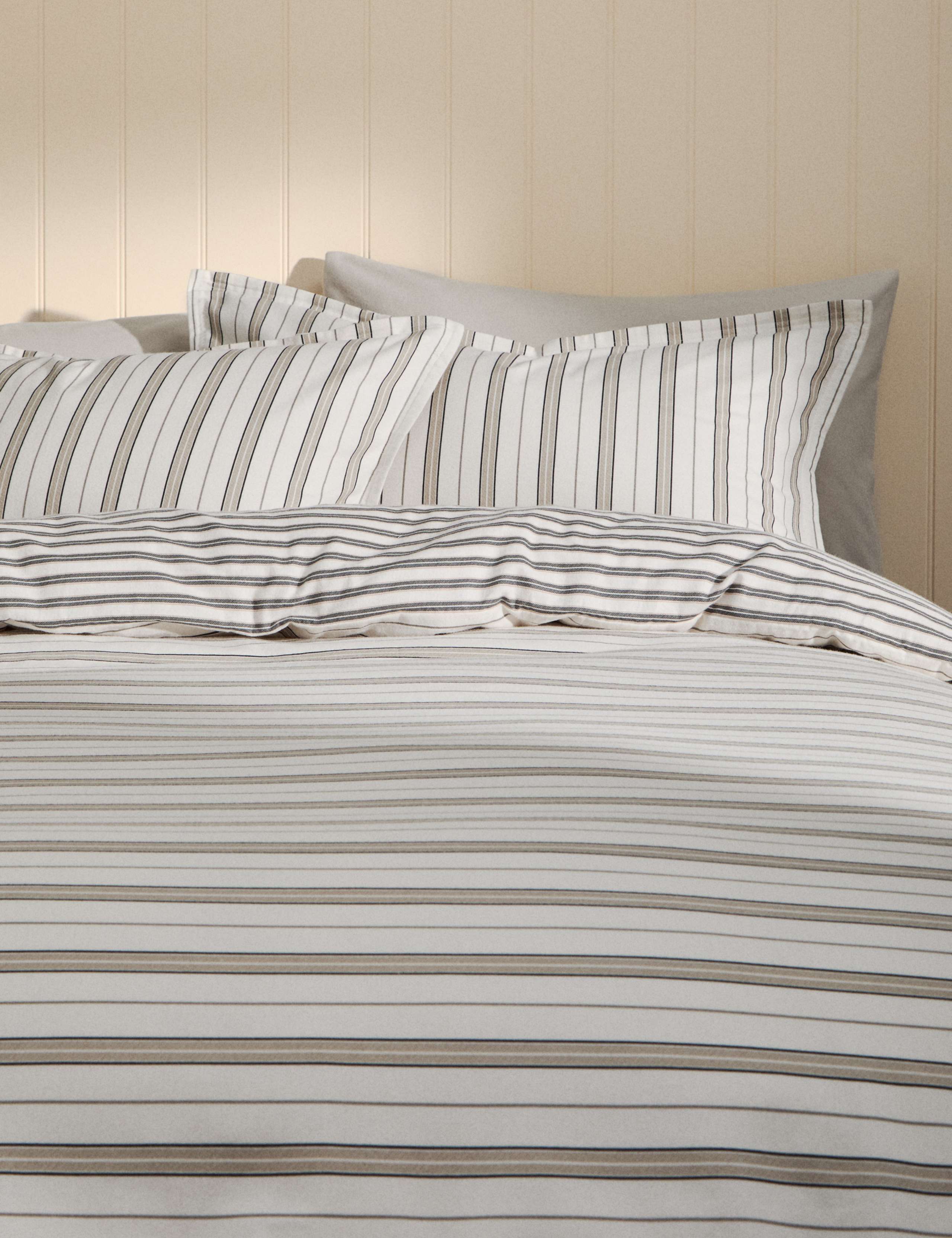 Brushed Printed Stripe Bedset