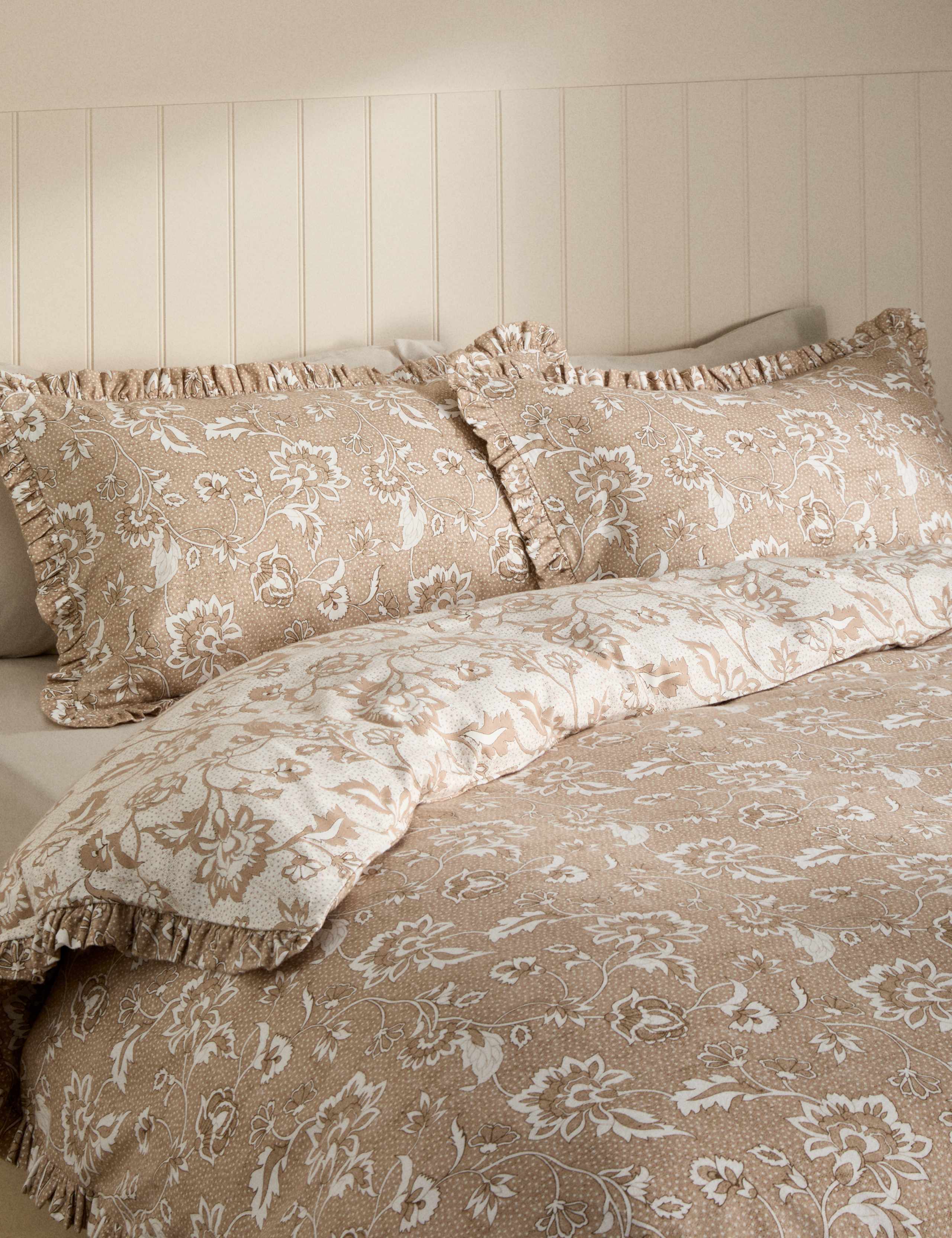 Brushed Cotton Printed Ruffle Edge Bedding Set