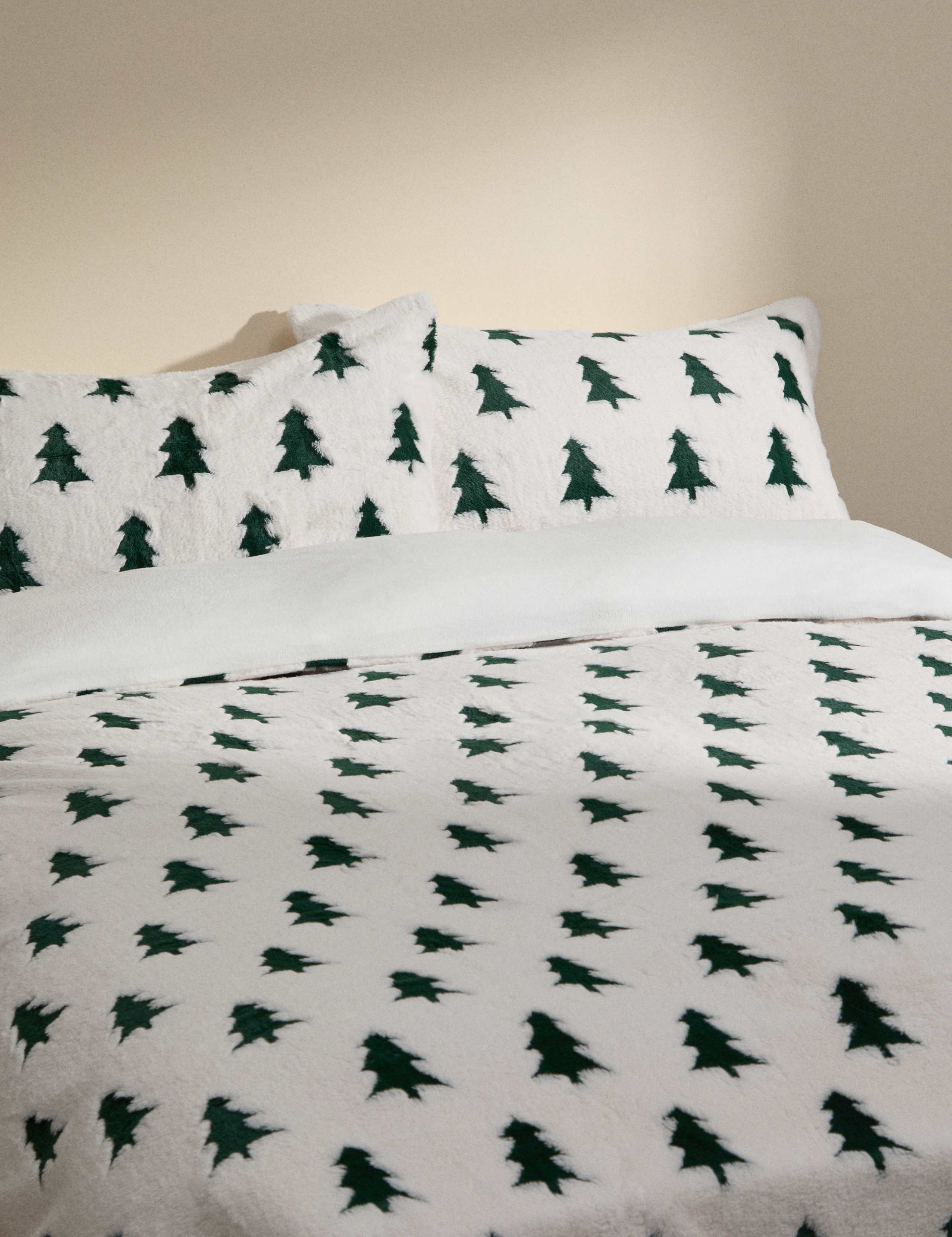Carved Fleece Tree Bedding Set