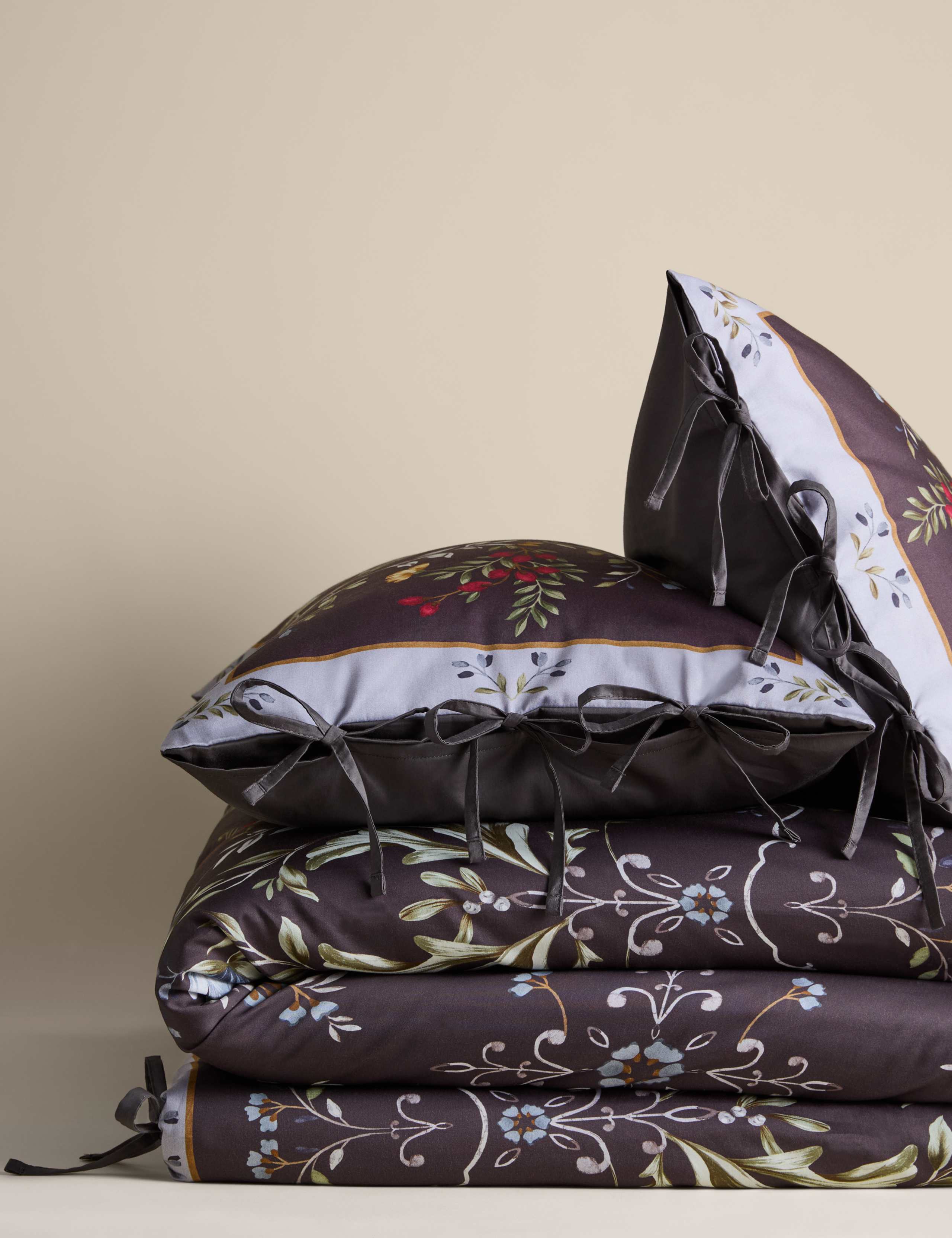 Sateen Winter Berry Print Bedding Set