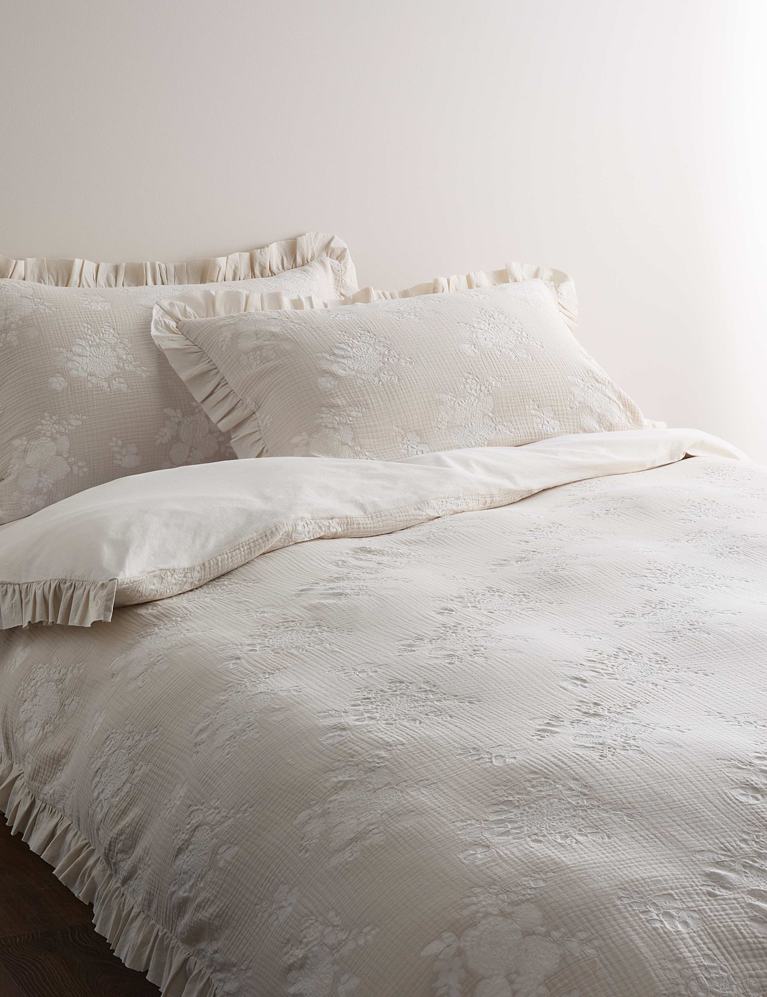 Pure Cotton Floral Jacquard Ruffle Bedding Set