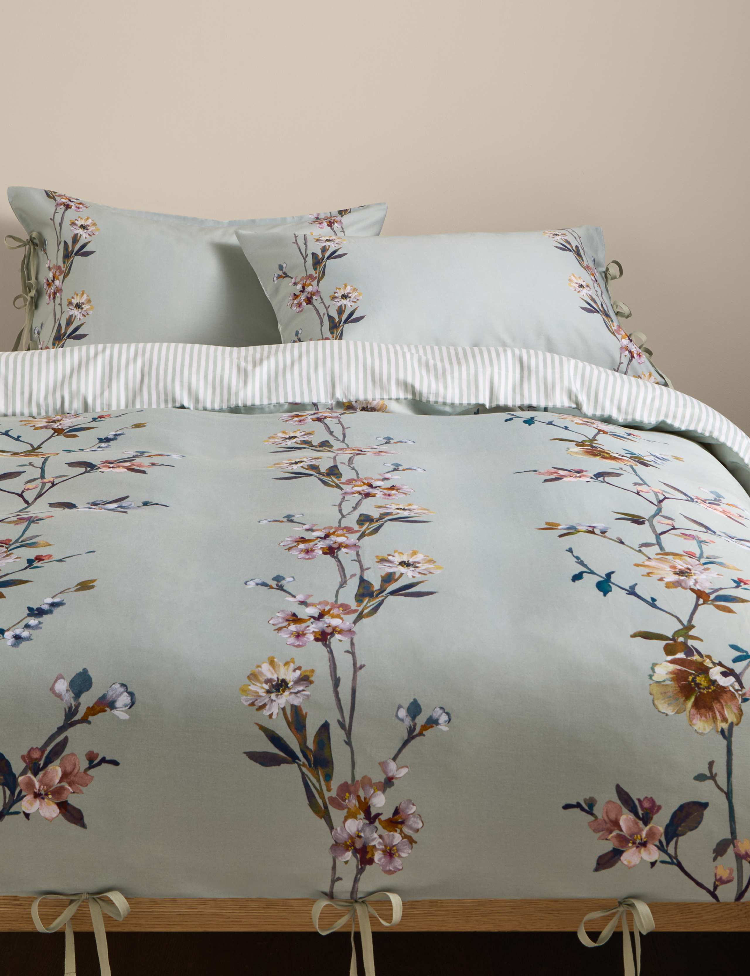 Pure Cotton Trailing Blooms Bedding Set