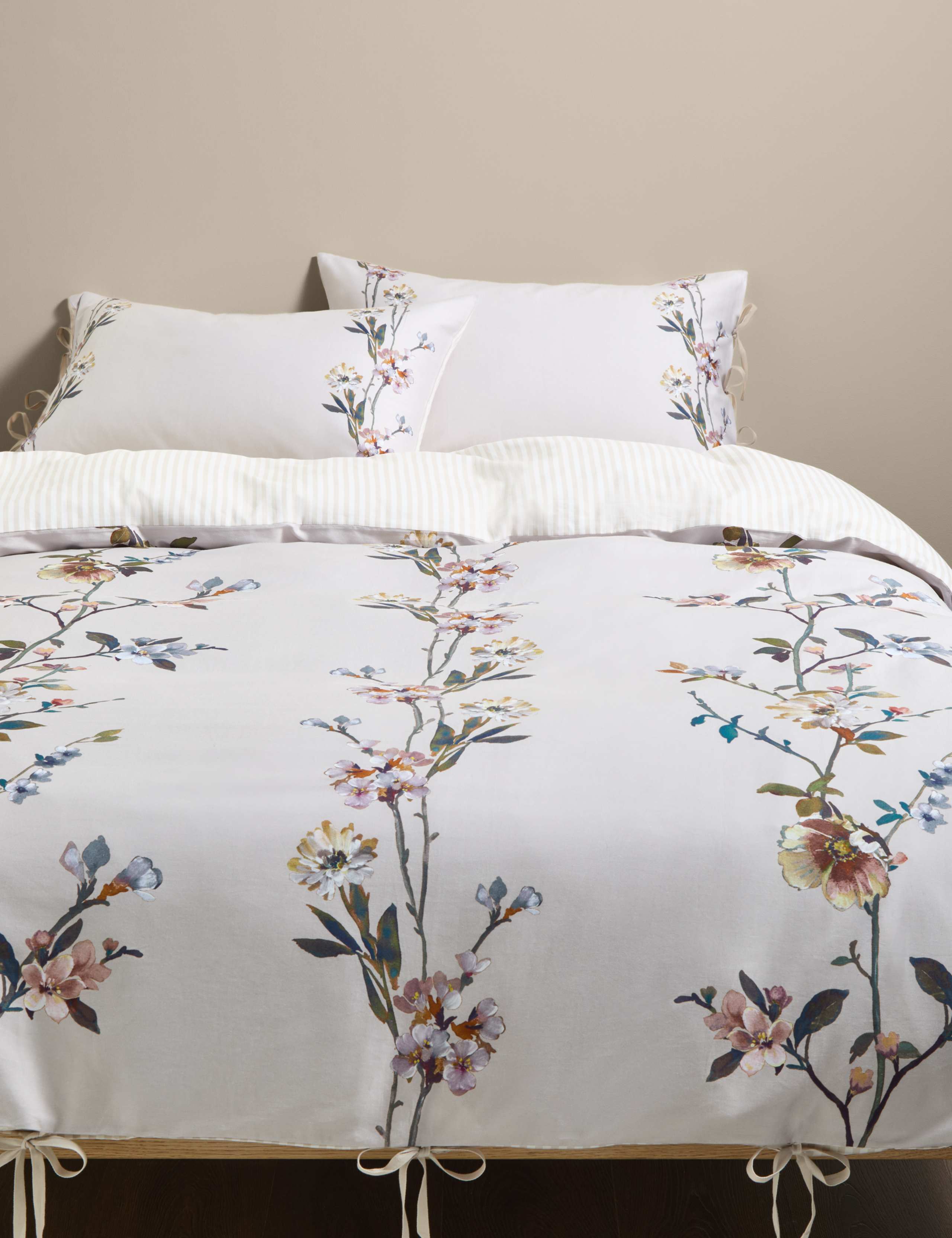 Pure Cotton Trailing Blooms Bedding Set