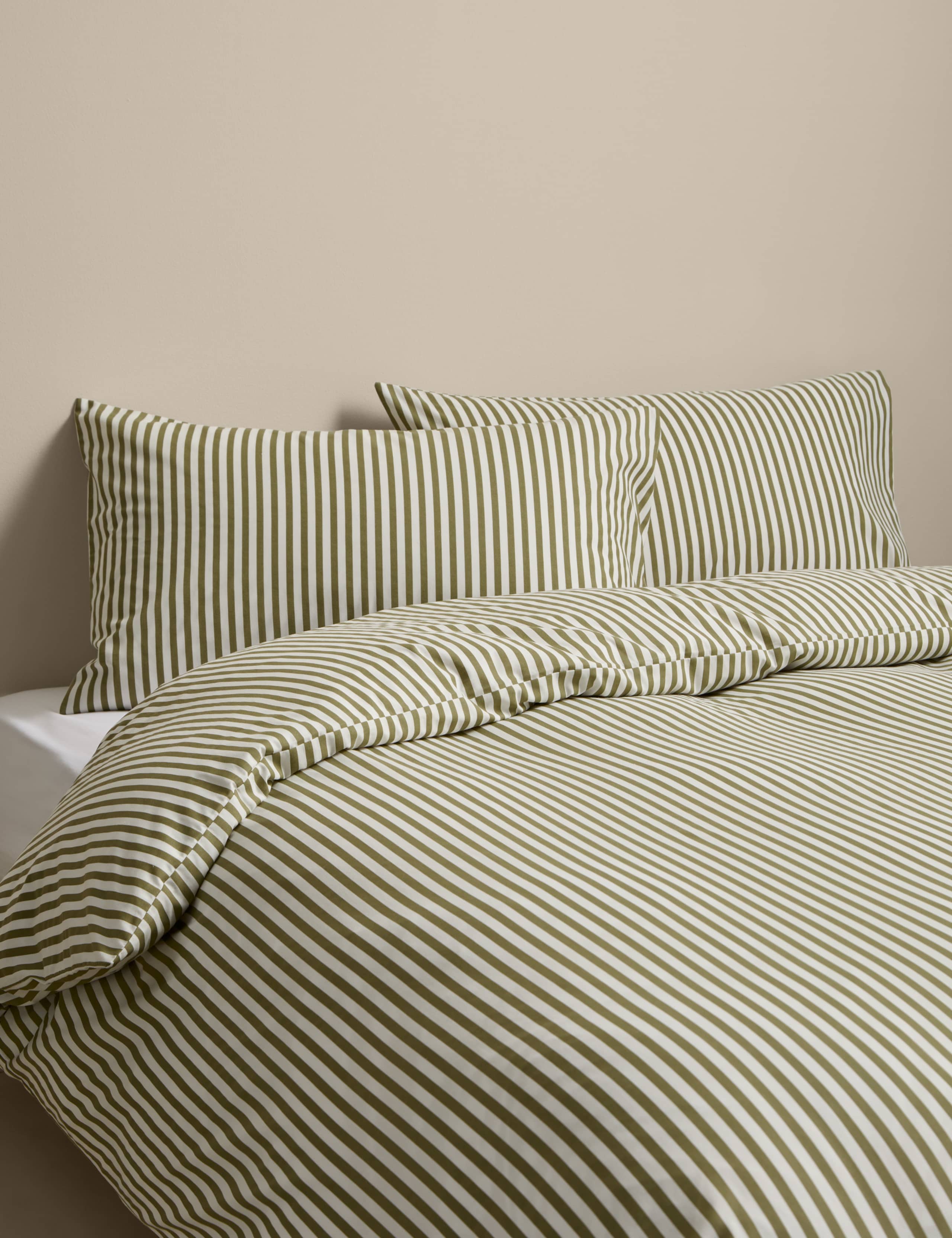 Cotton Blend Simple Stripe Bedding Set