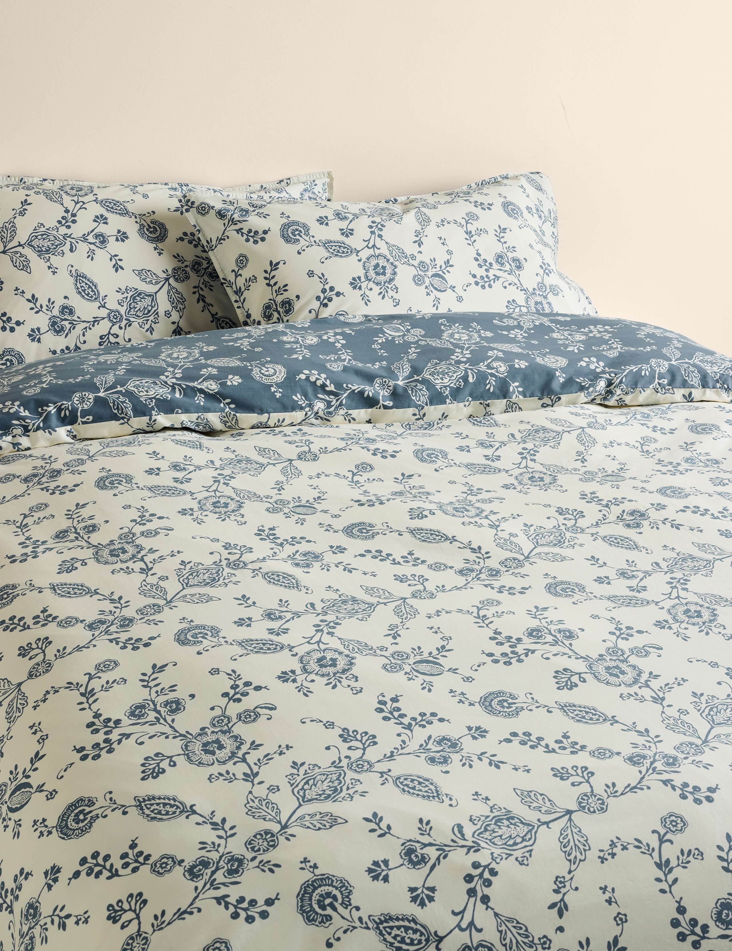 Cotton Rich Trailing Floral Bedding Set