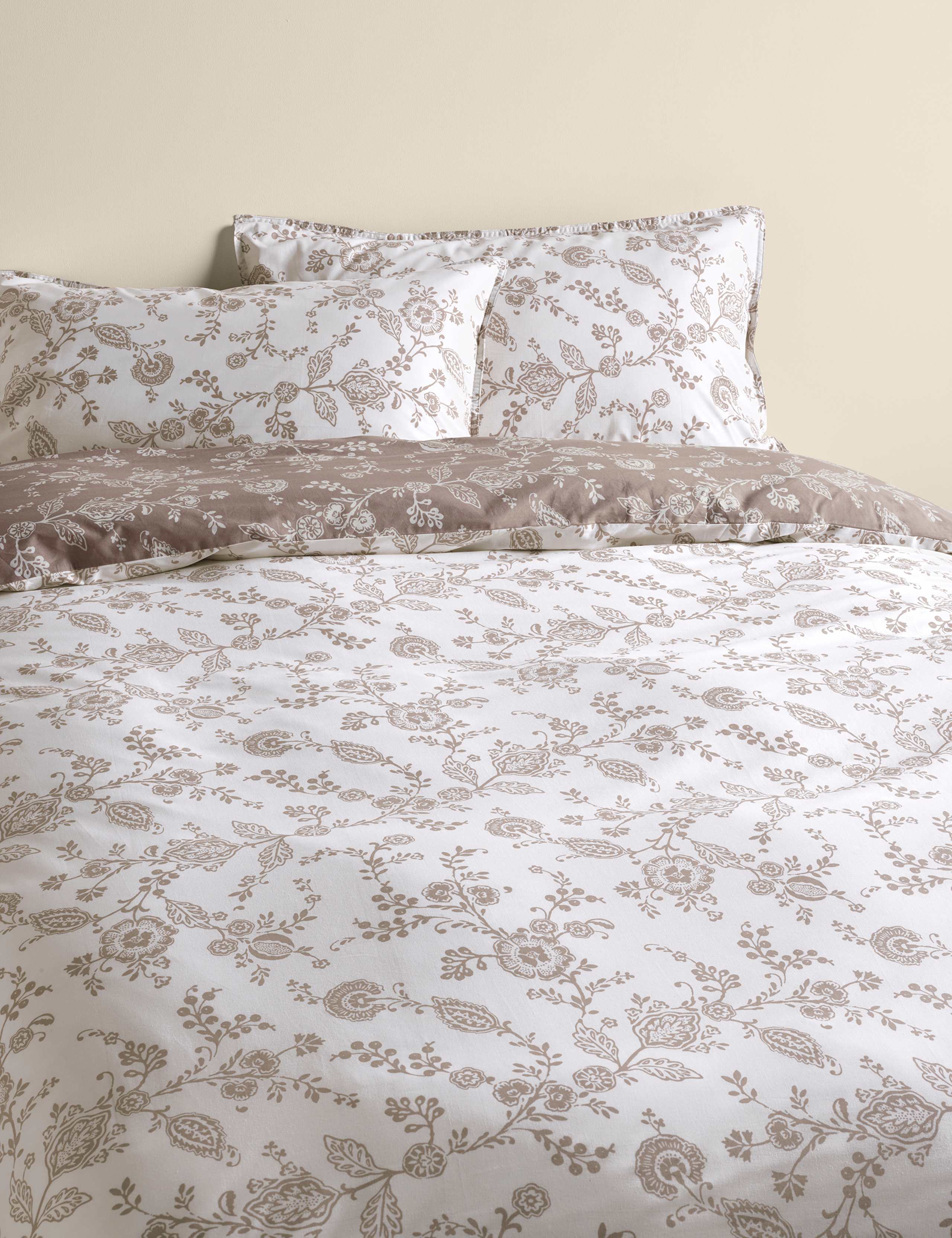 Cotton Rich Trailing Floral Bedding Set