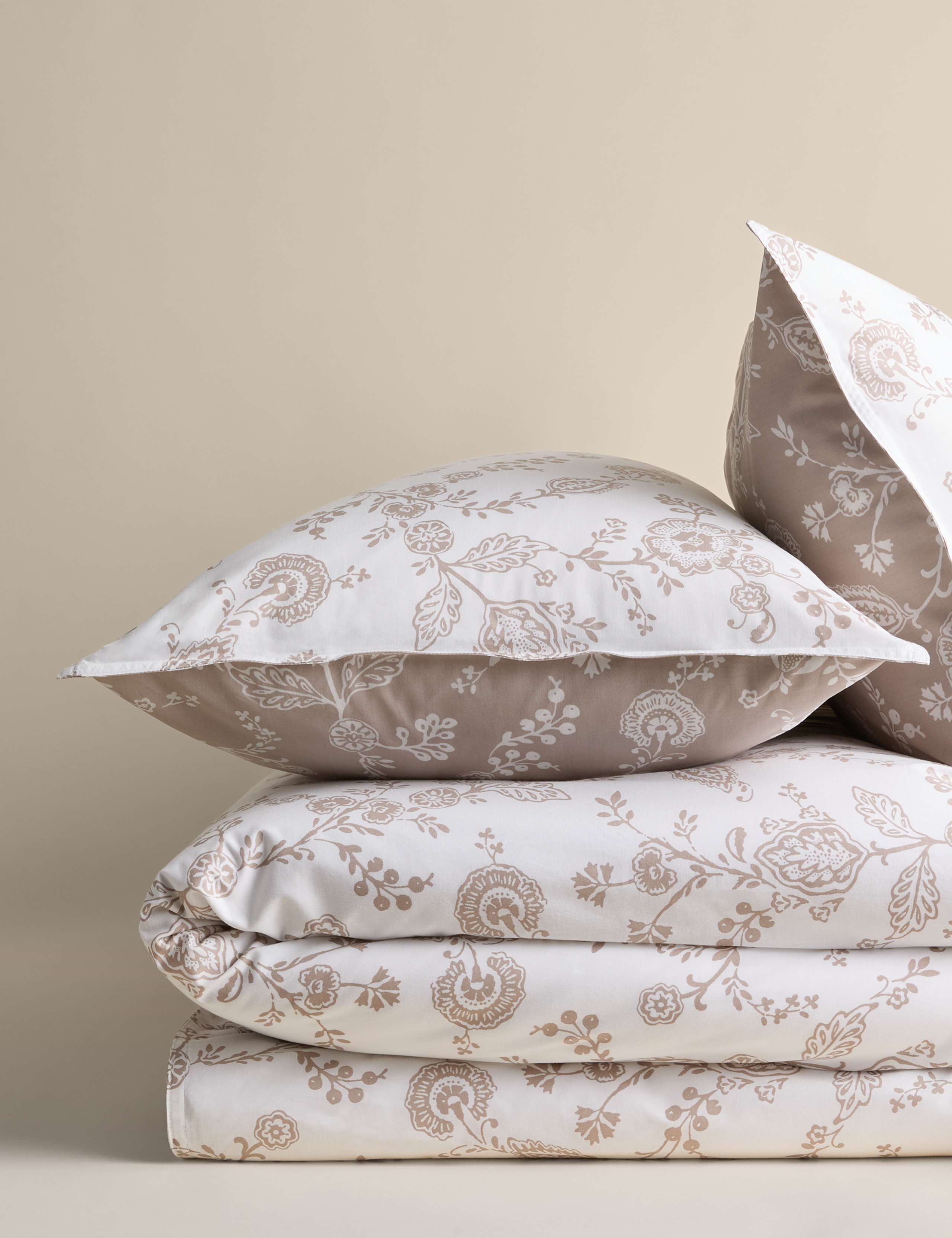 Cotton Rich Trailing Floral Bedding Set