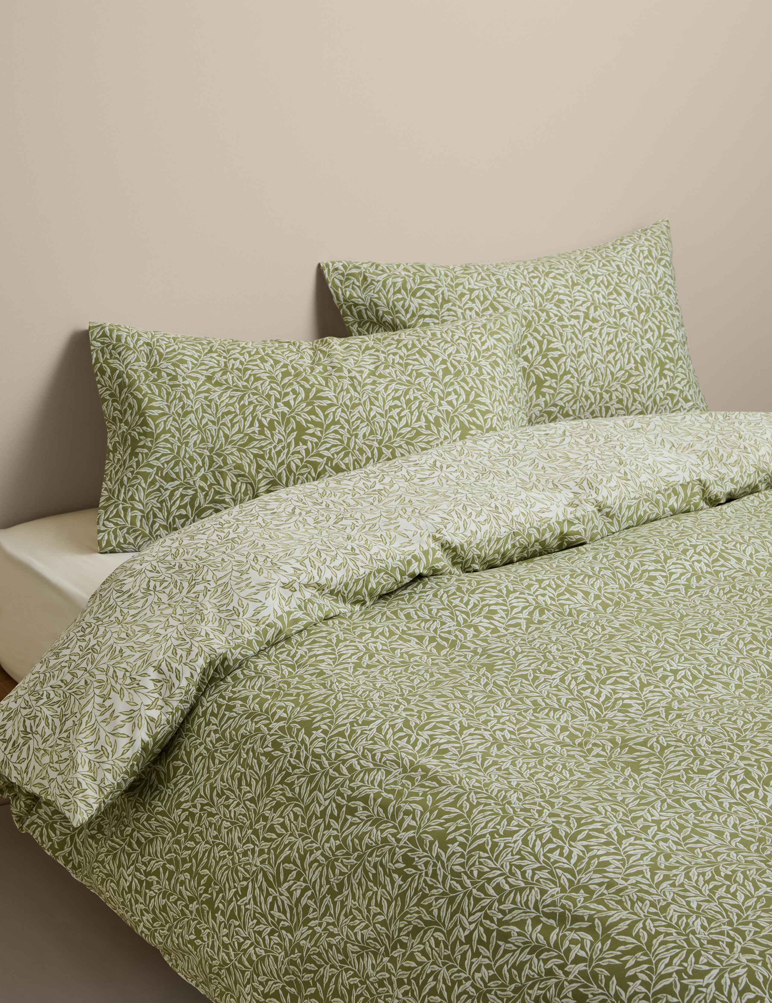 Cotton Blend Willow Leaf Printed Bedding Set