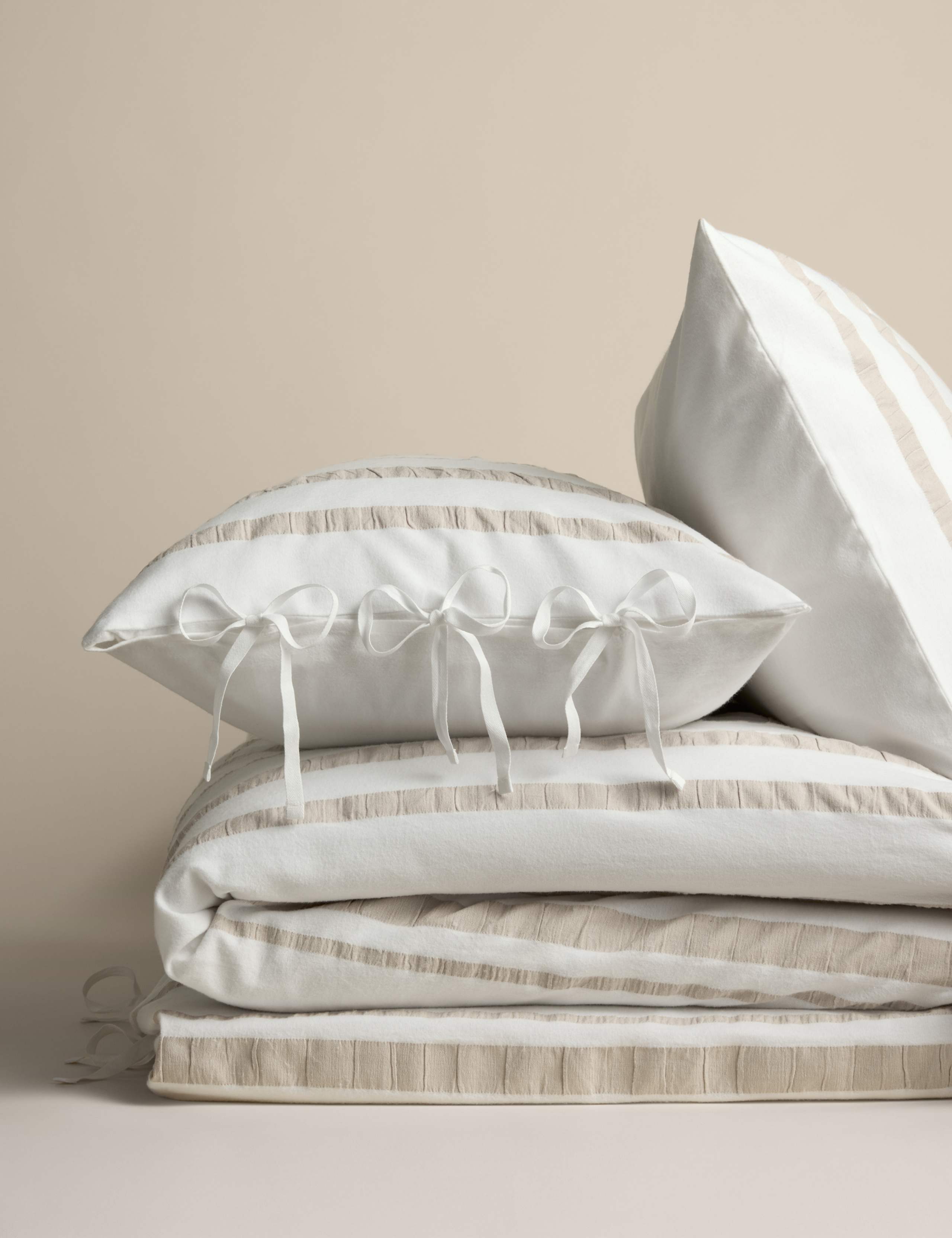 Brushed Seersucker Striped Bedding Set