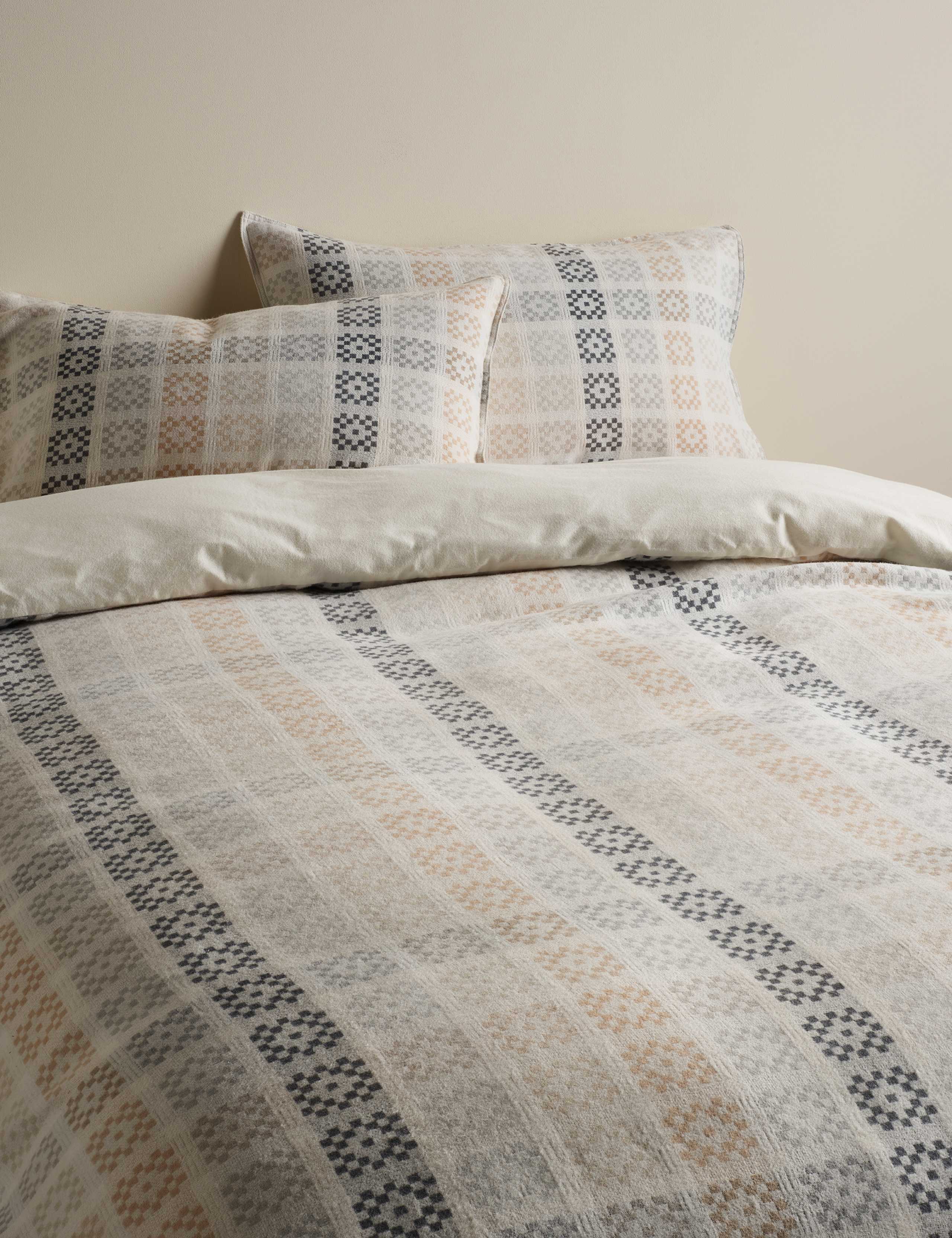 Geometric Floral Jacquard Bedding Set