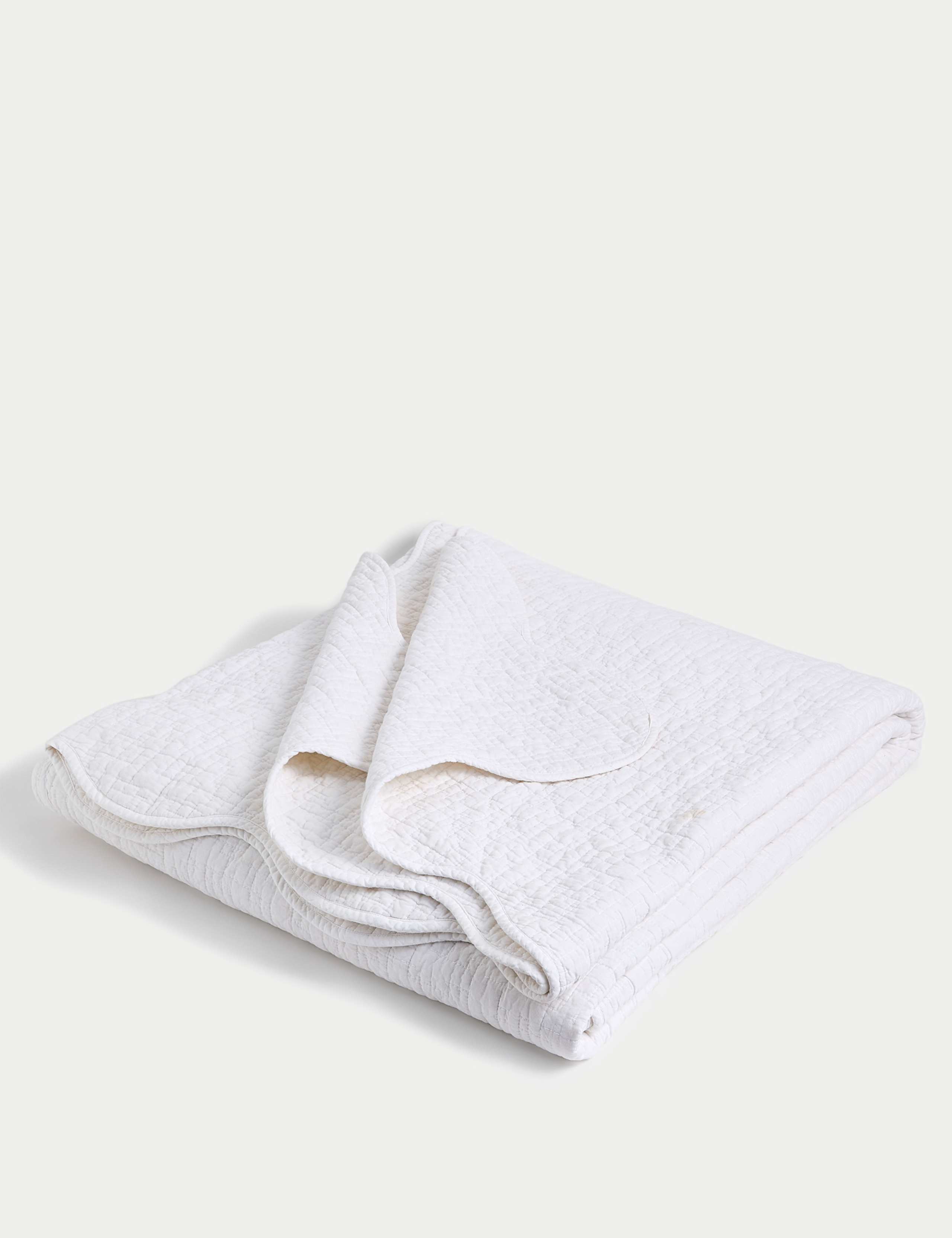 Pure Cotton Quilted Scallop Bedspread