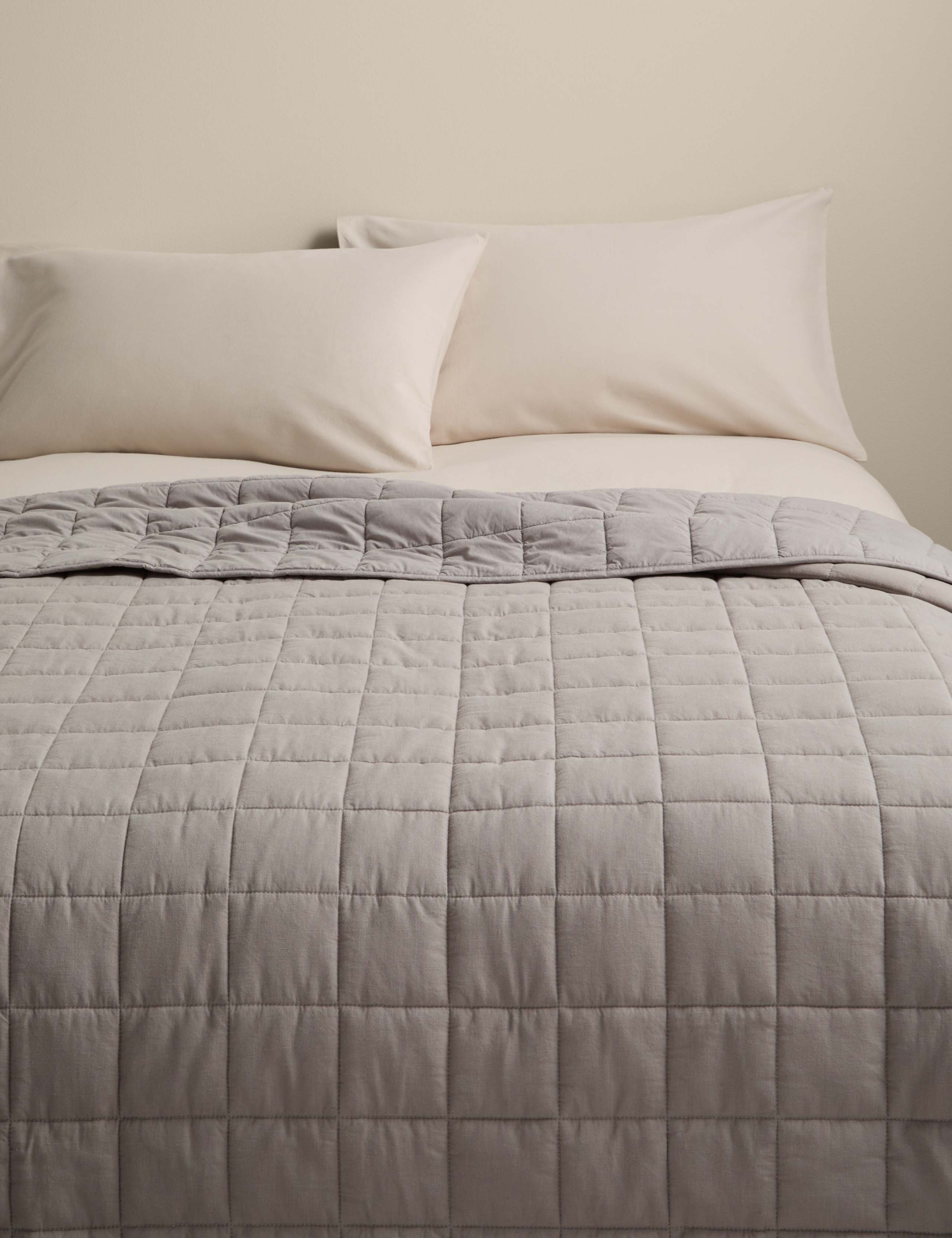 Cotton Rich Quilted Bedspread with Linen