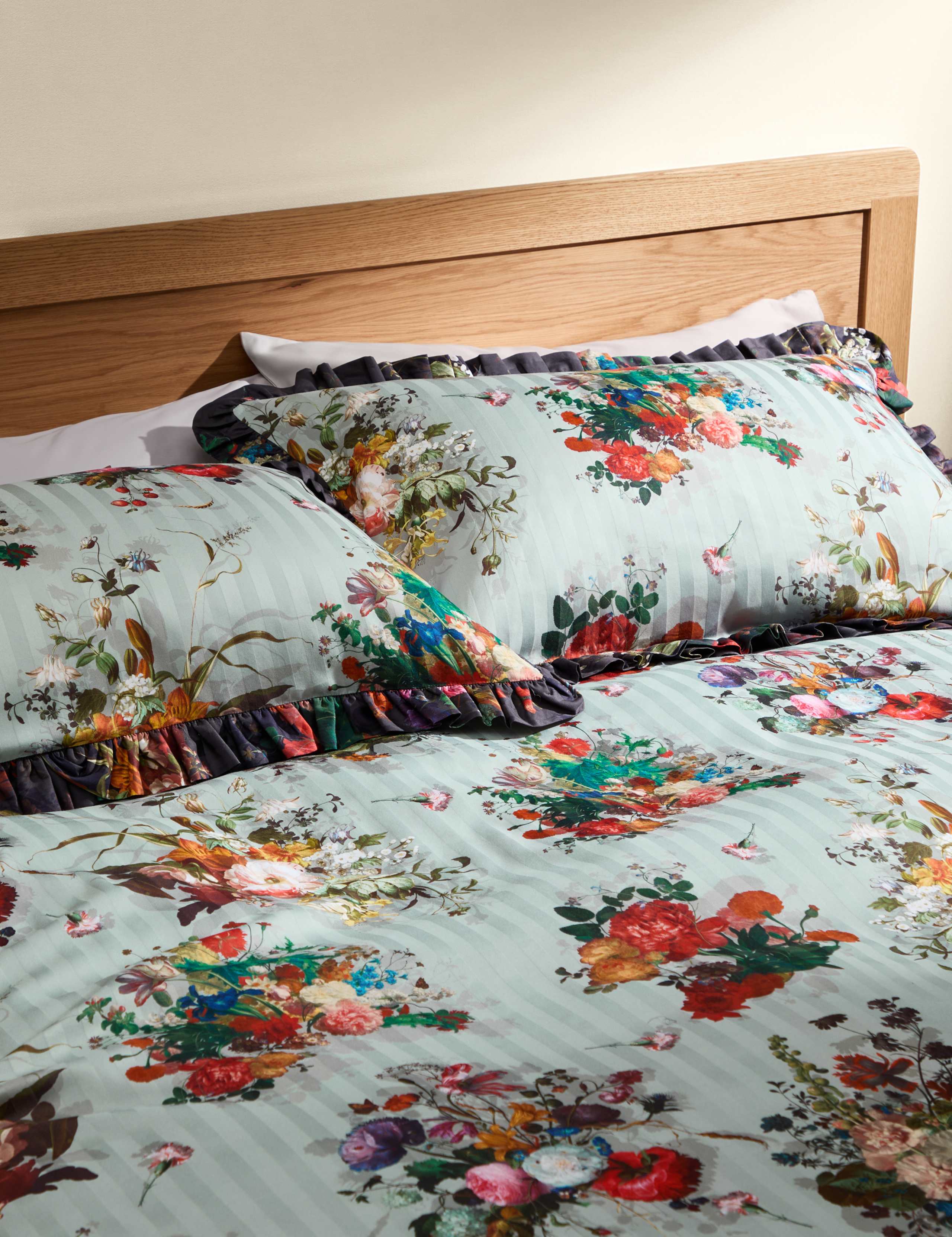 Pure Cotton Printed Ruffle Edge Bedding Set