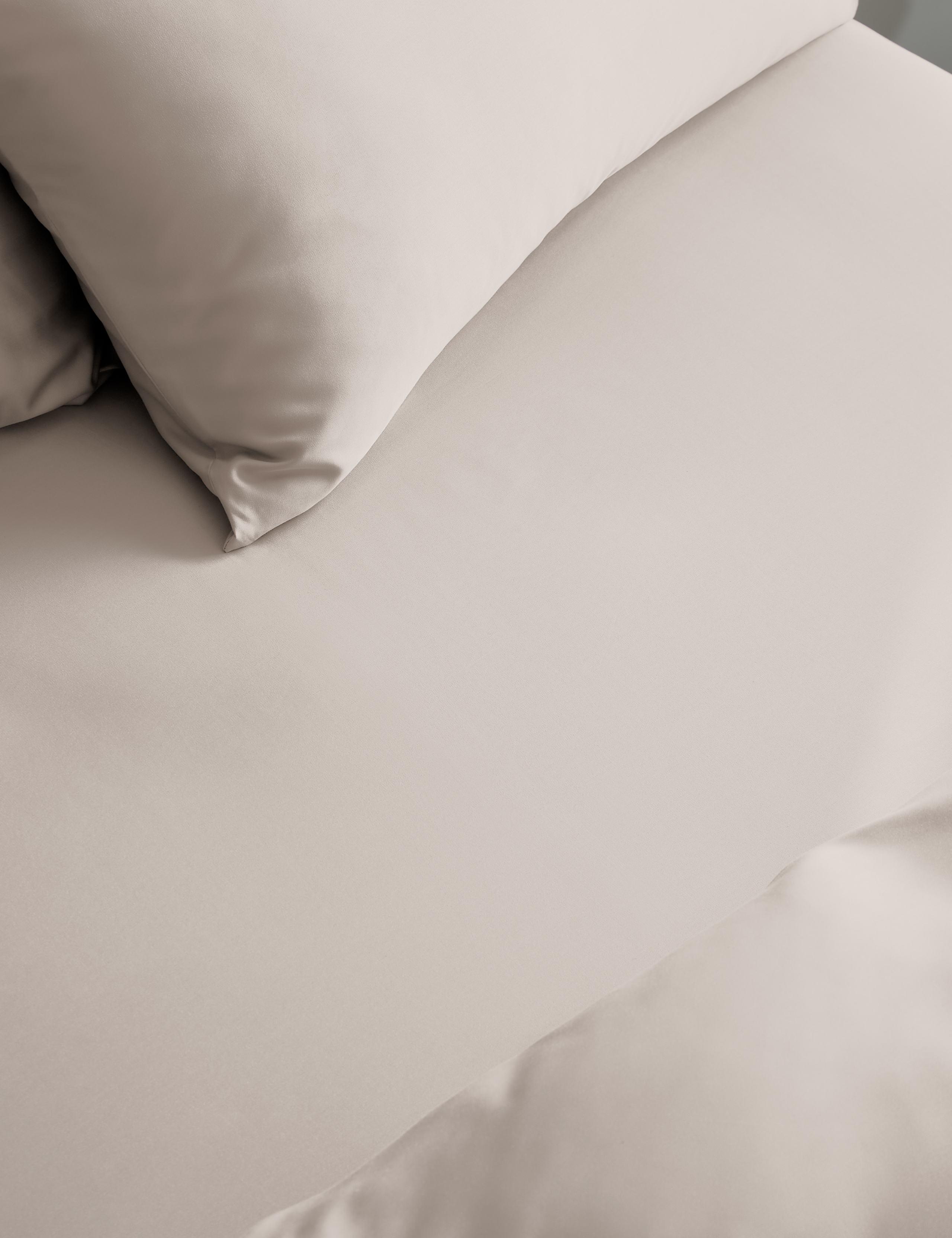 The Ultimate Soft & Silky Multi-Depth Fitted Sheet