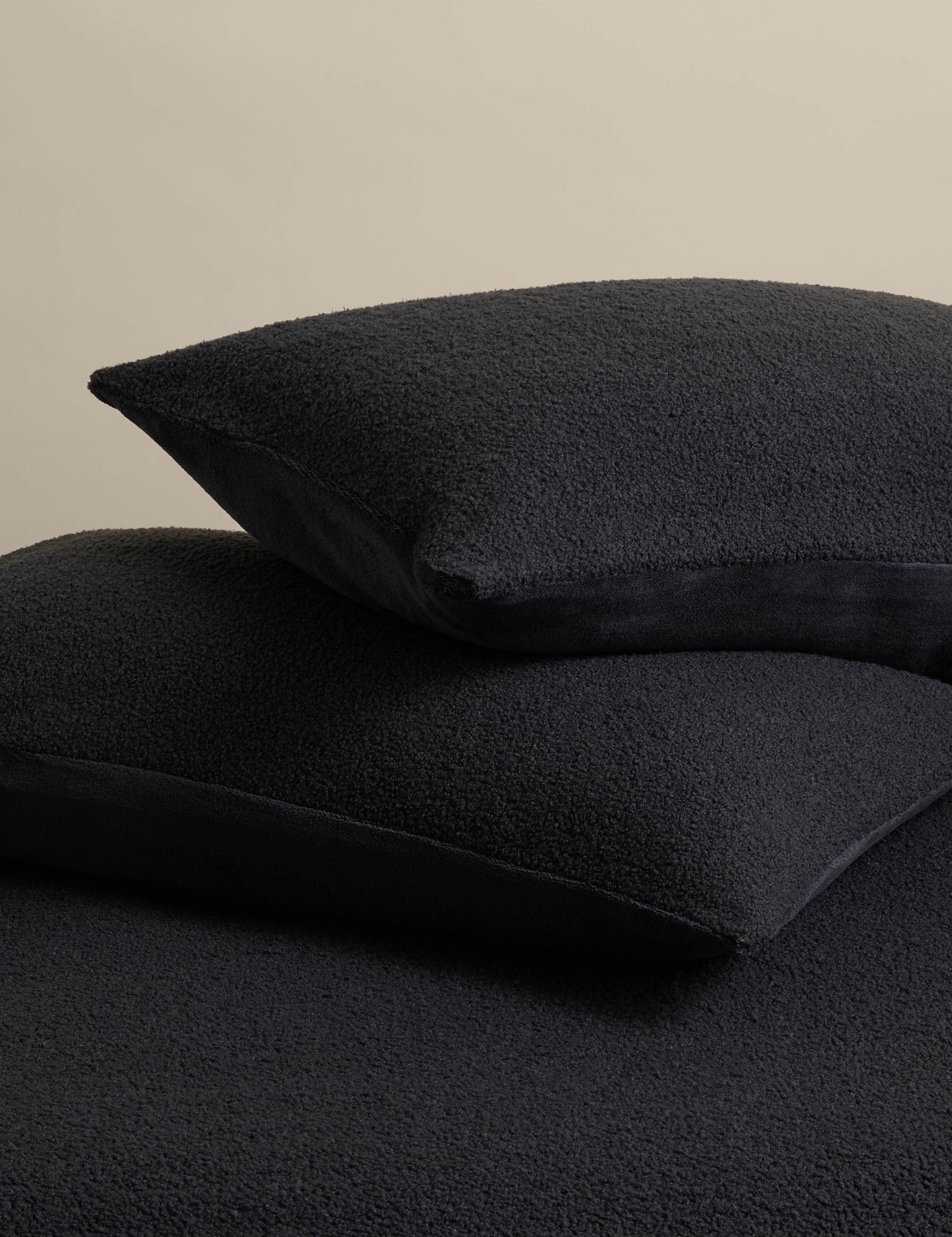 2pk Cosy Borg Standard Pillowcases