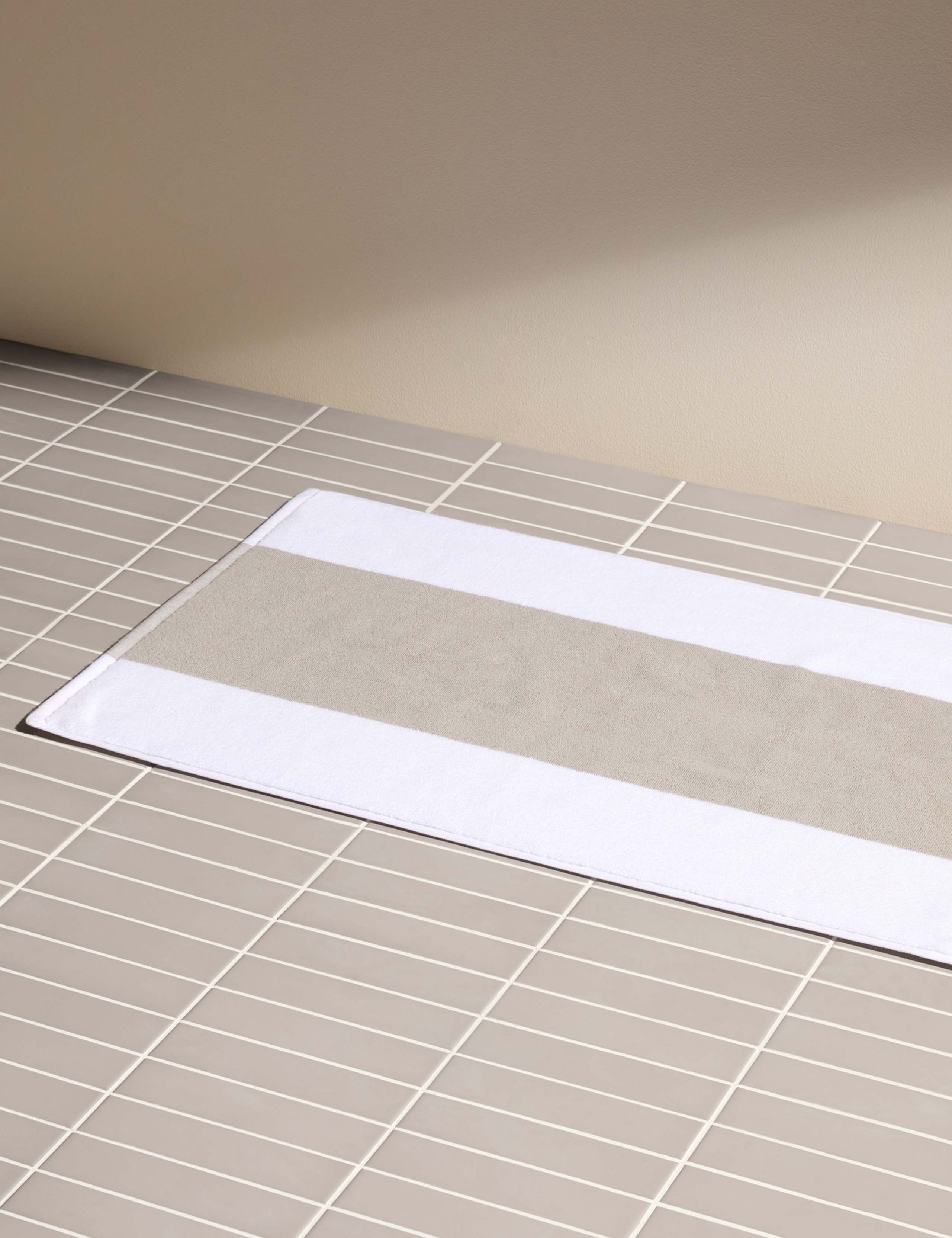 Pure Cotton Central Band Bath Mat